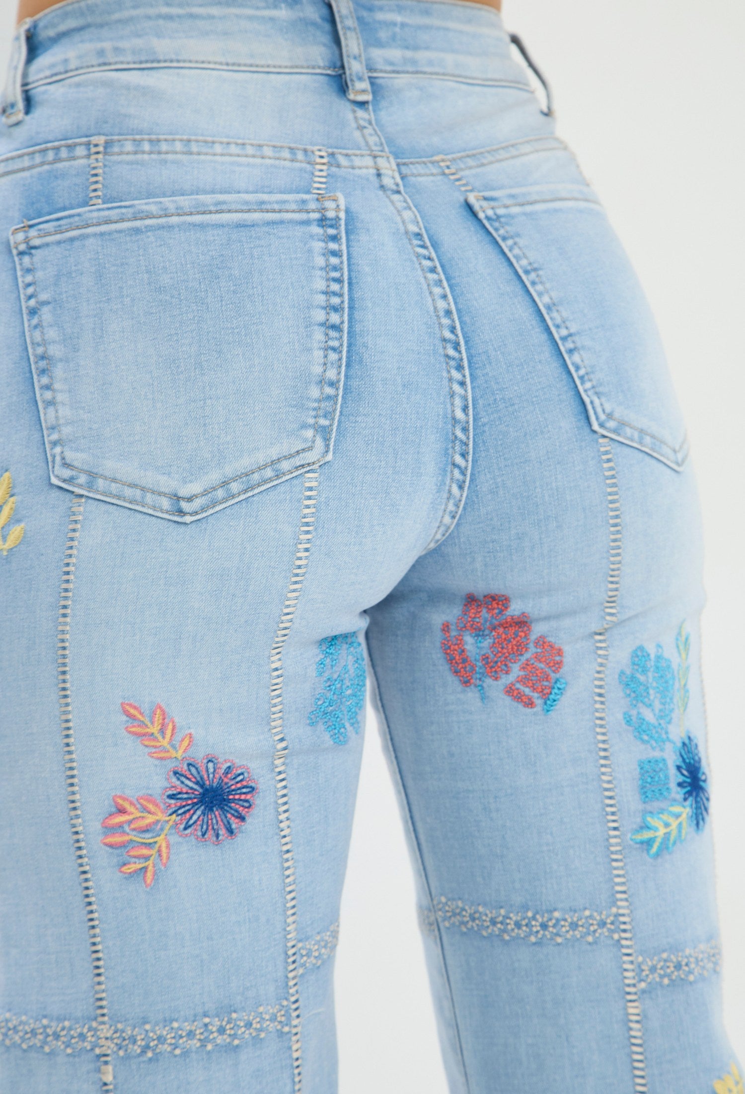 Jean recto azul claro bordado floral multicolor BYBLA - vista 6