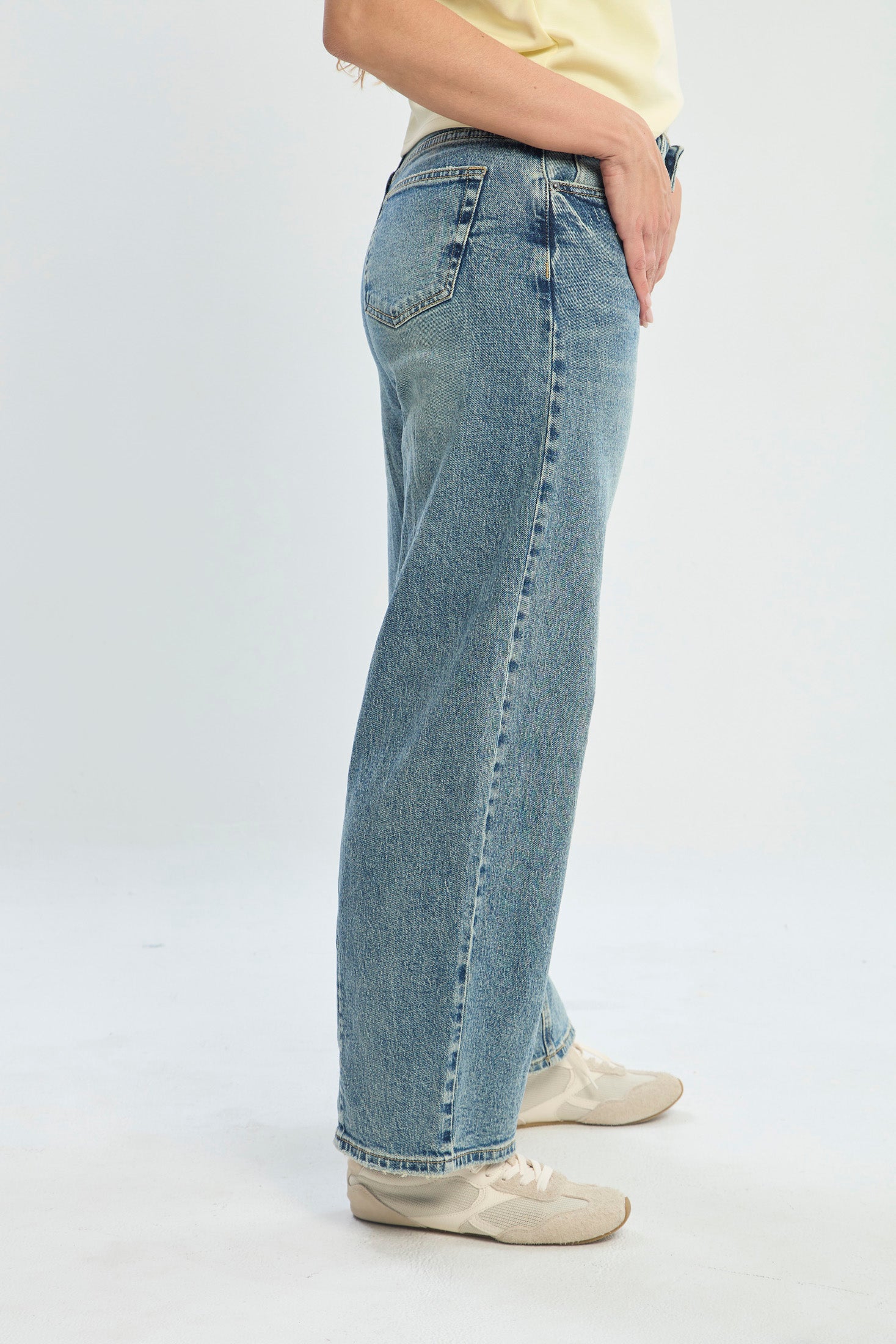 Jean Tipo Barrel NEW vista 2 - BYBLA Colombia