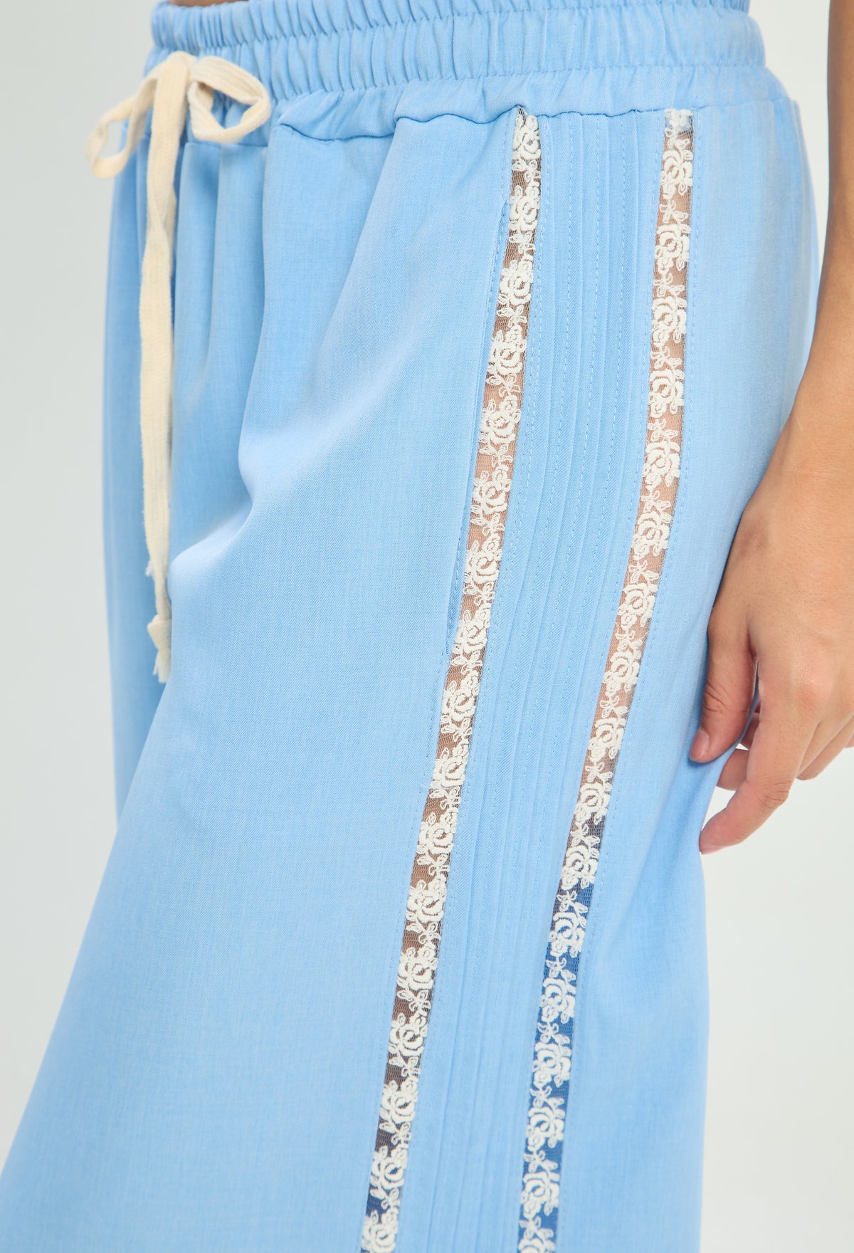 Pantalón Ancho Franja de Encaje Azul Cielo BYBLA - vista 5