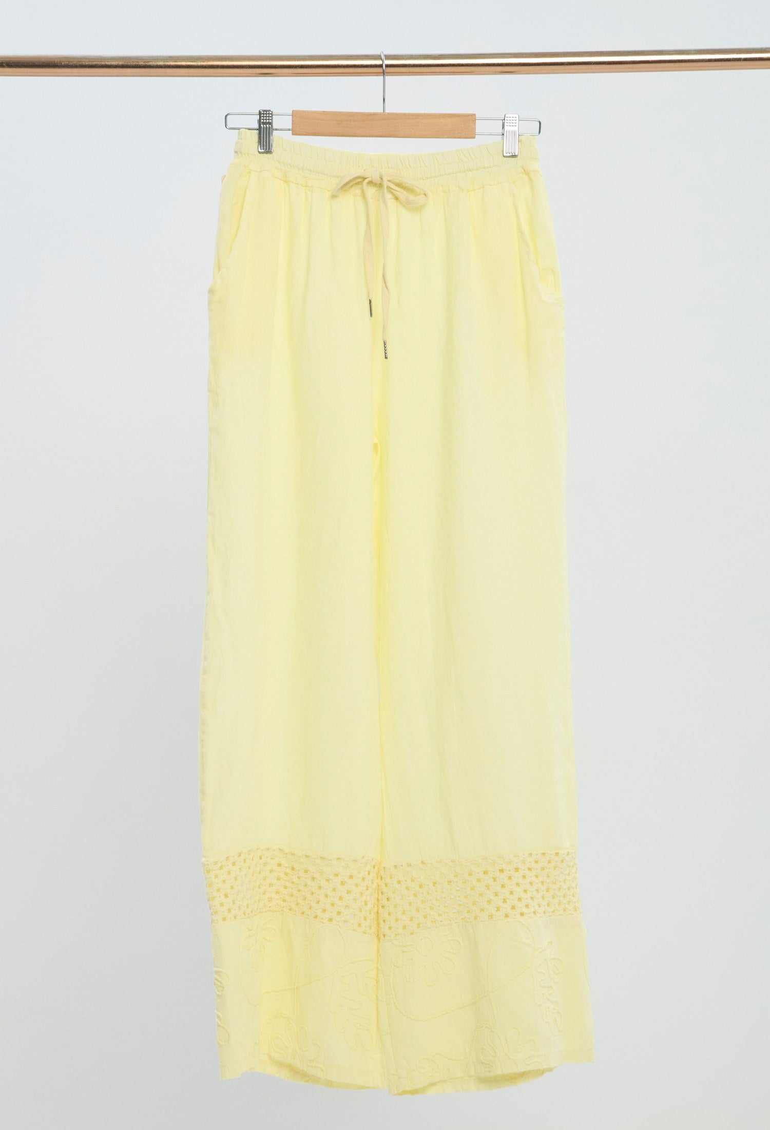 Pantalón Ancho Lino Calado amarillo vainilla BYBLA