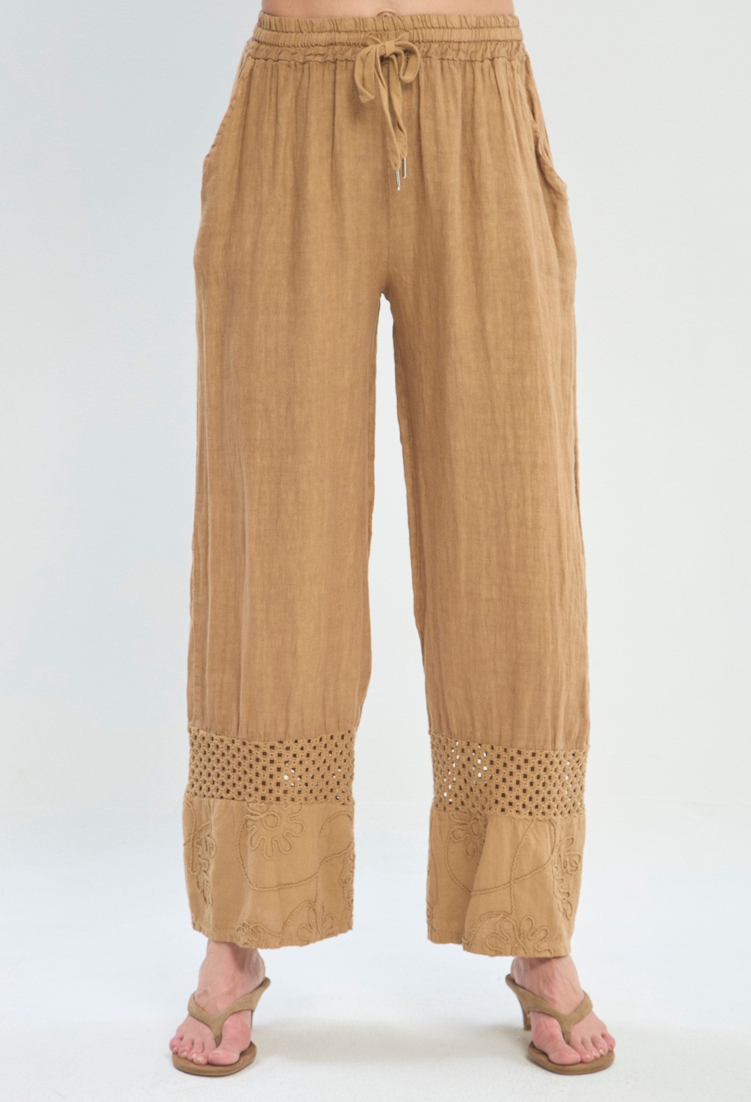 Pantalón Ancho Lino Calado camel BYBLA