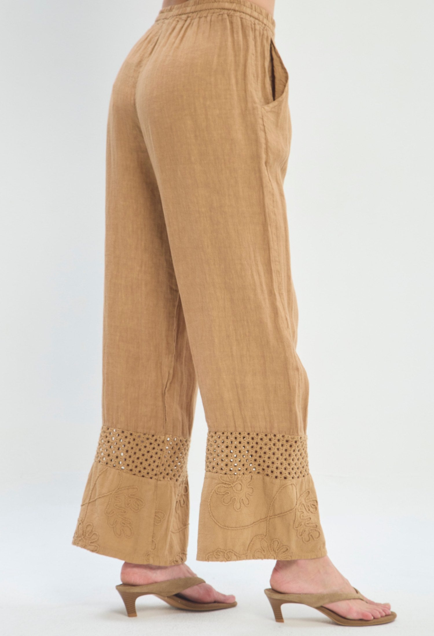 Pantalón Ancho Lino Calado camel BYBLA