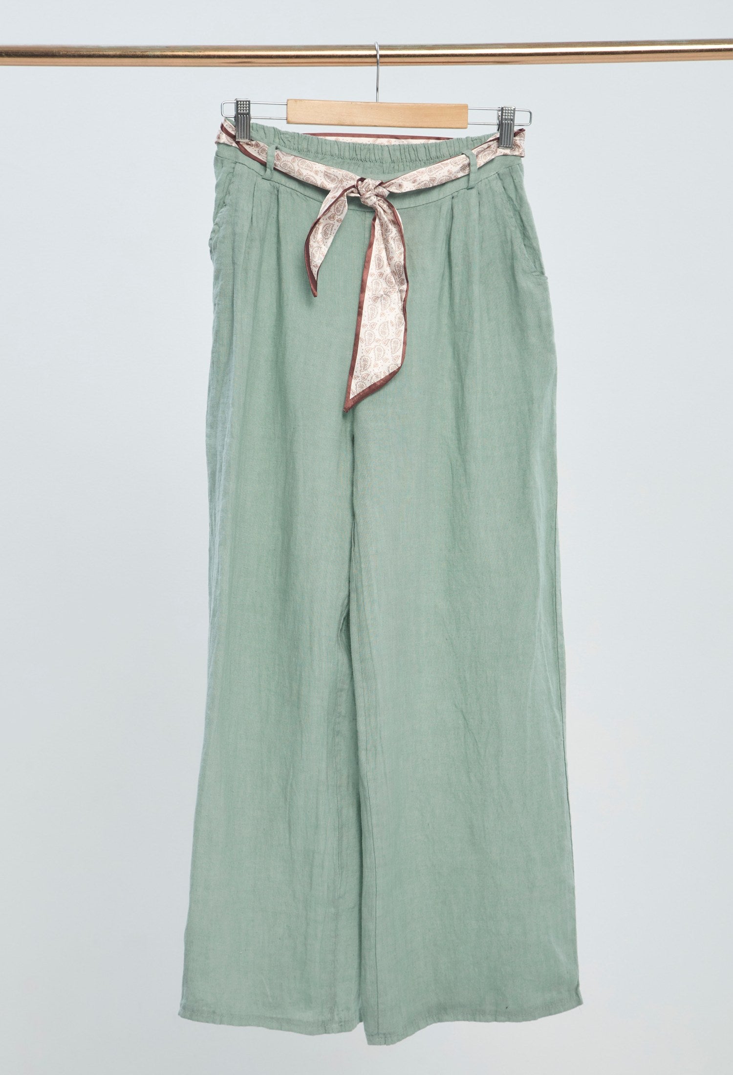 Pantalón Ancho Pinzas Tobillero verde menta BYBLA