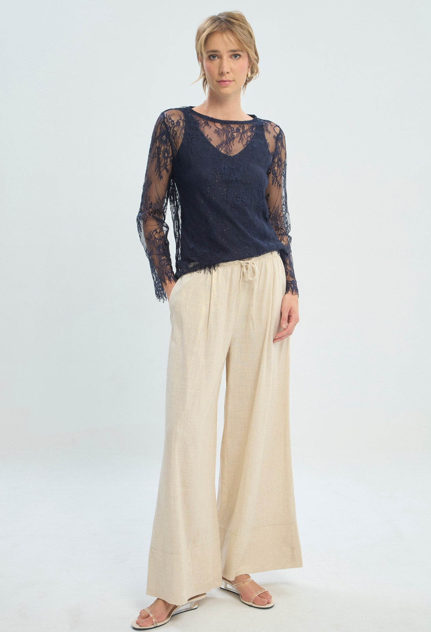 Pantalón palazzo dorado de lino con cordón en la cintura BYBLA