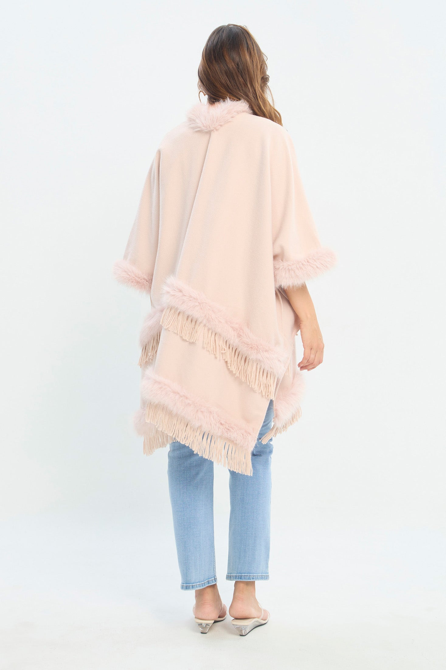 Poncho con Mangas NEW vista 2 - BYBLA Colombia