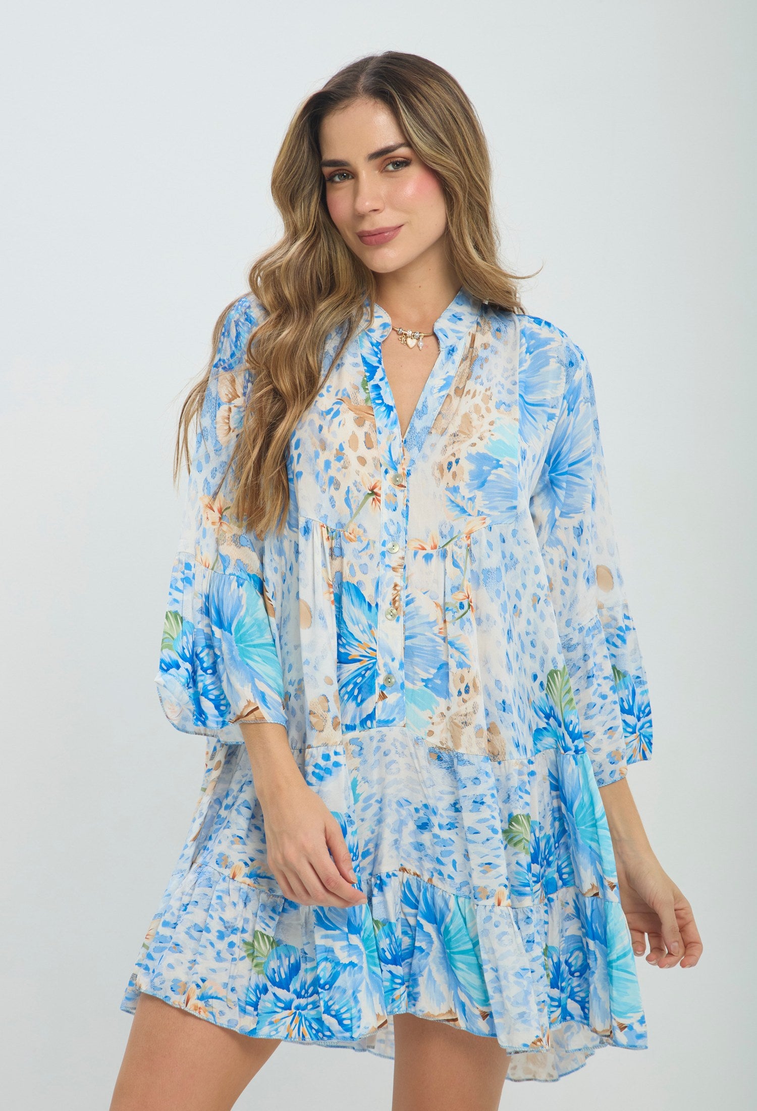 Vestido corto azul con estampado acuarela y manga abullonada