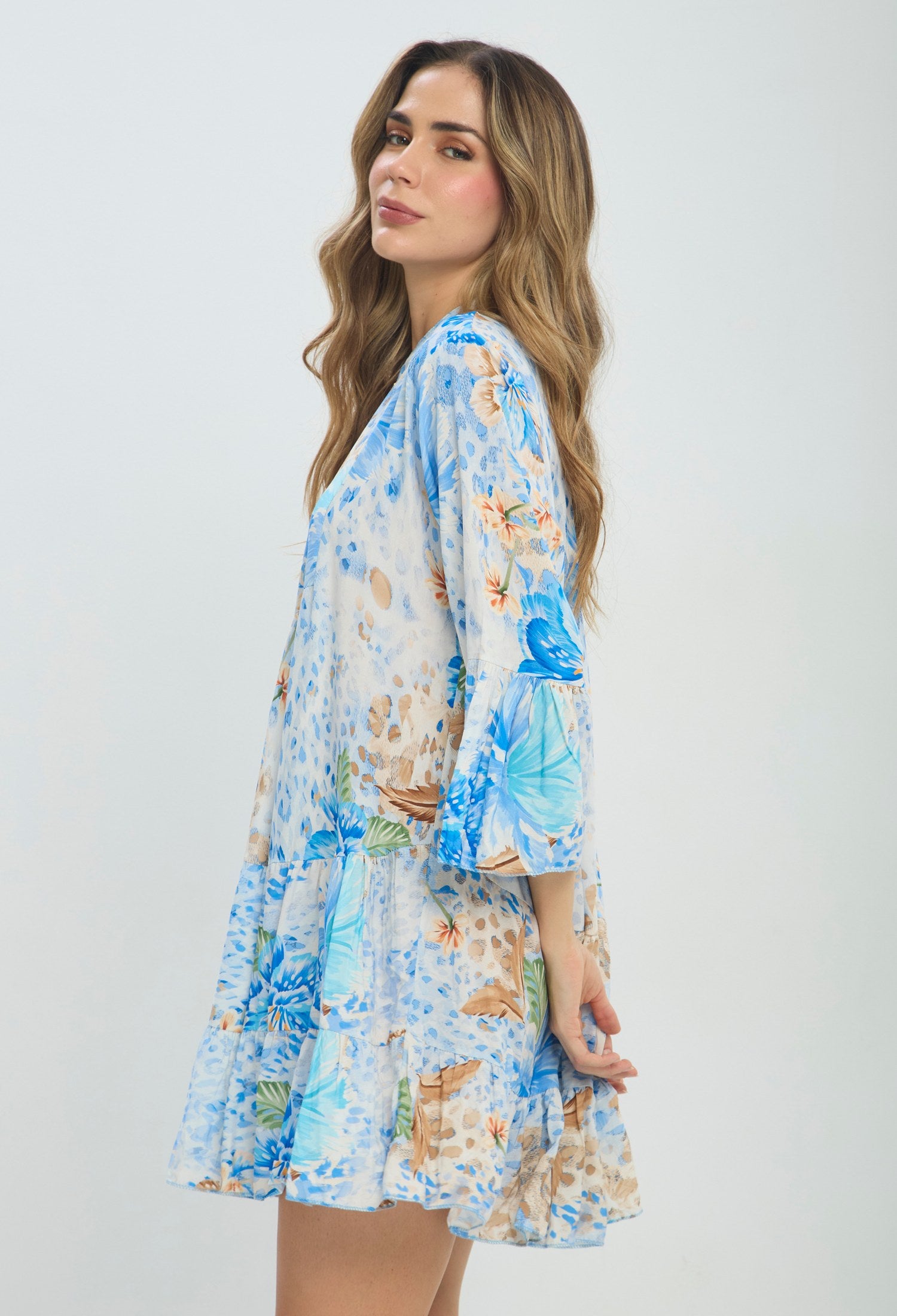 Vestido corto azul con estampado acuarela y manga abullonada - vista 2