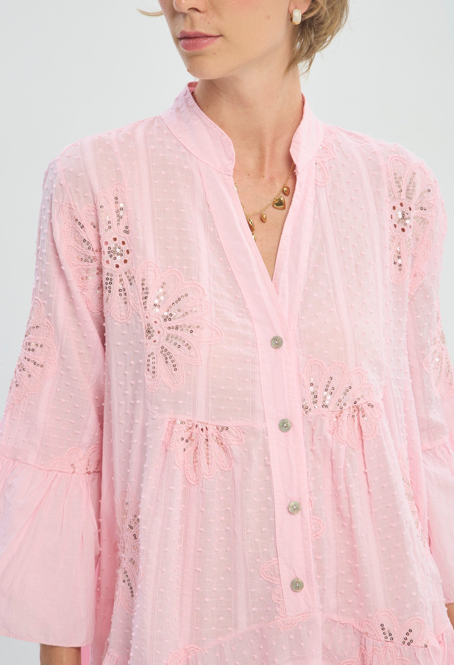 Vestido corto rosa en lino con bordado calado BYBLA - vista 4