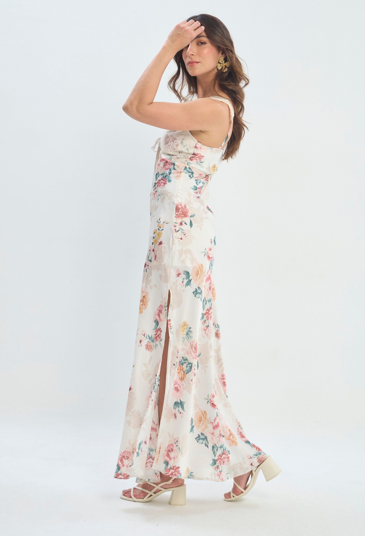 Vestido Largo Floral con Encaje crema floral rosado sale BYBLA