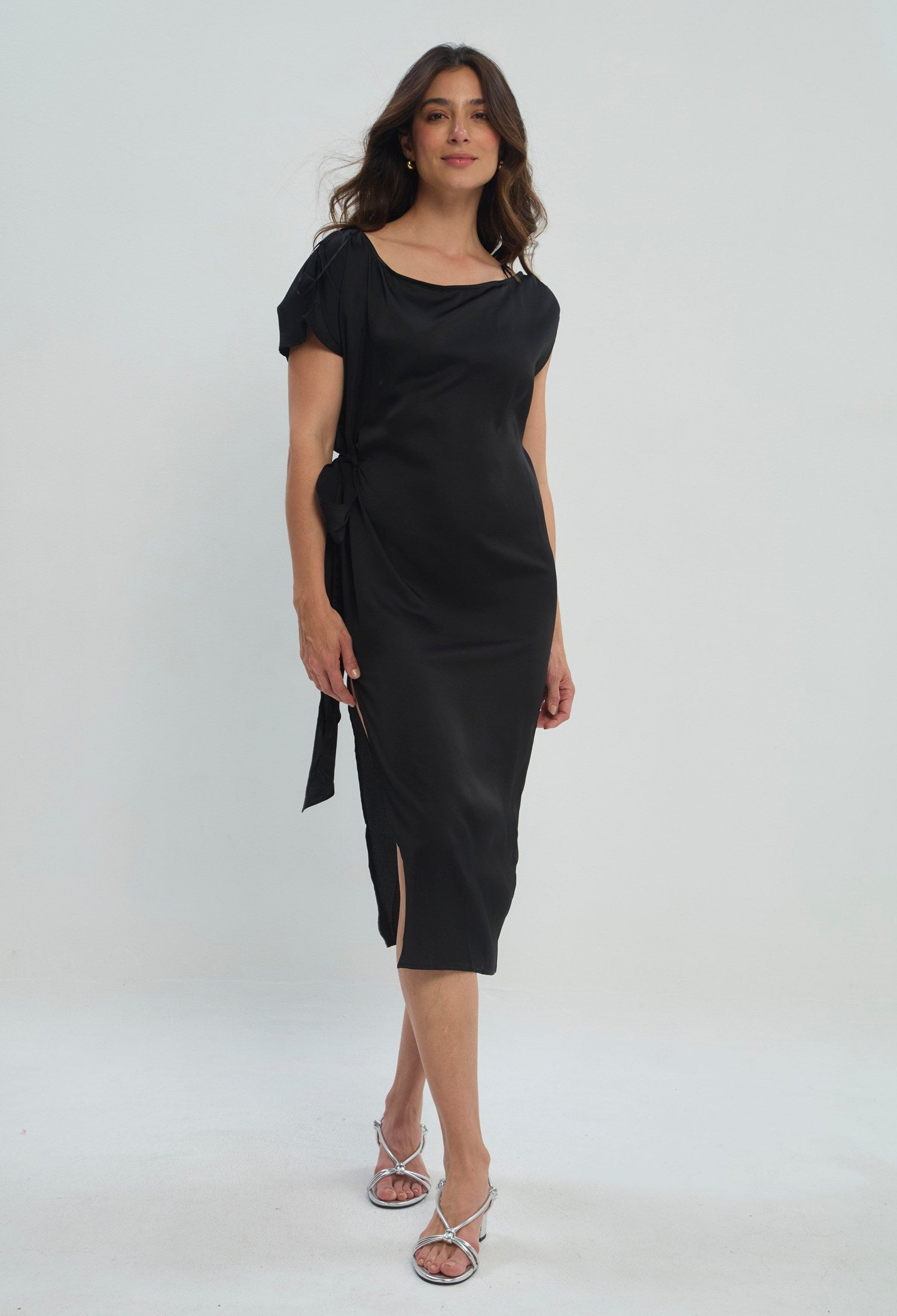Vestido Largo Drapeado con Lazo negro sale BYBLA