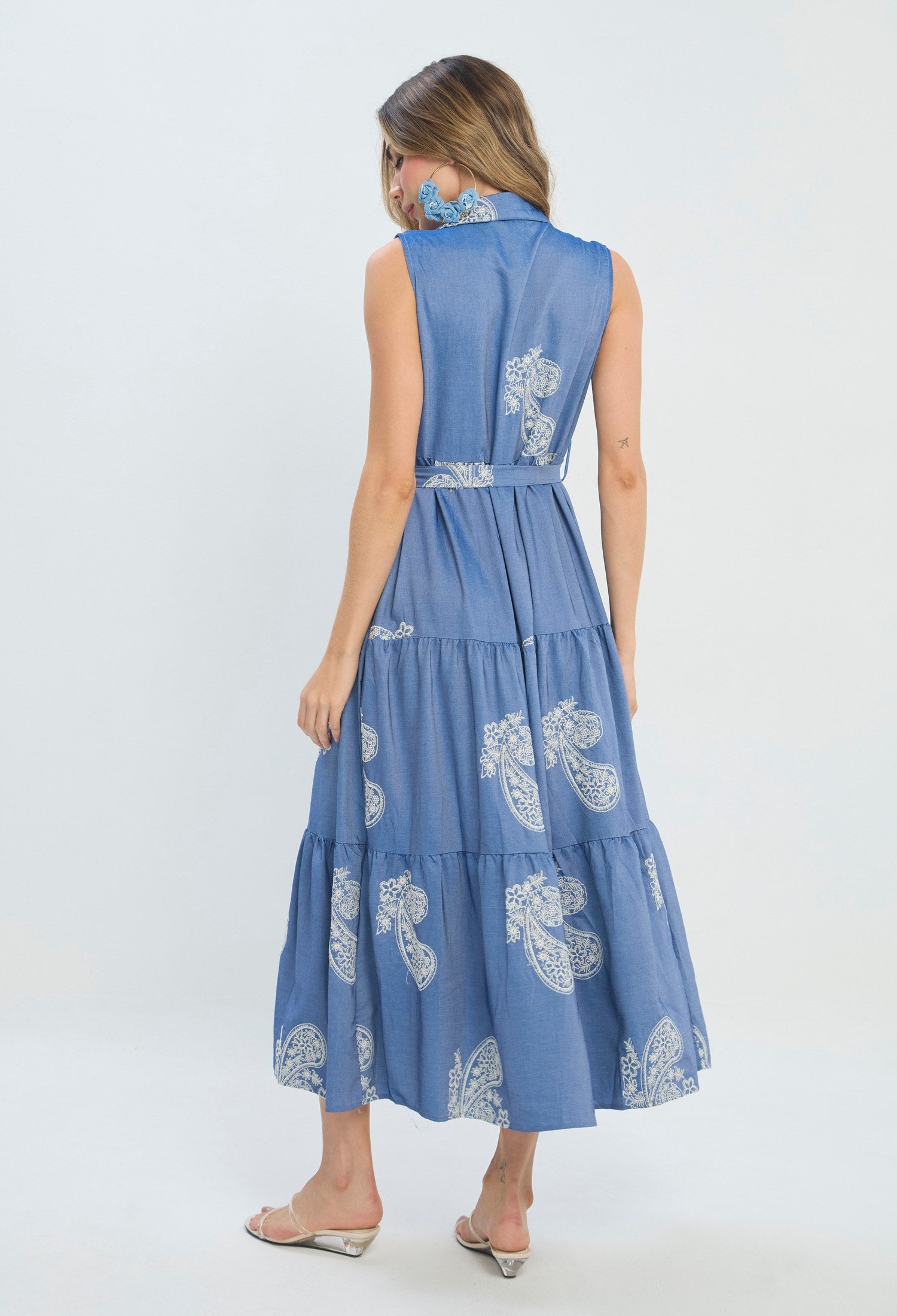 Vestido largo camisero azul con estampado cachemira y cinturón - vista 3