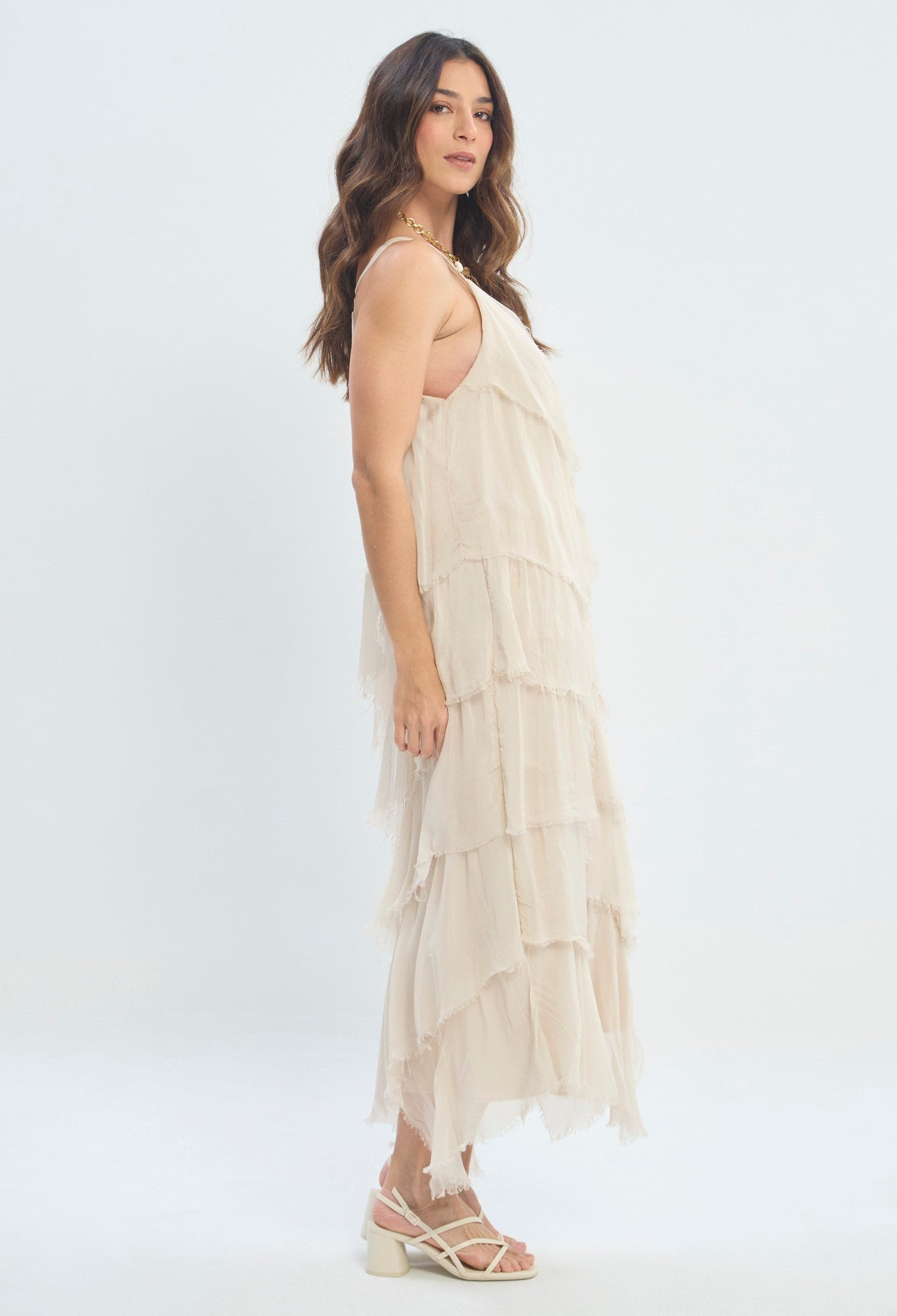 Vestido Largo Capas y Tirantes beige arena BYBLA