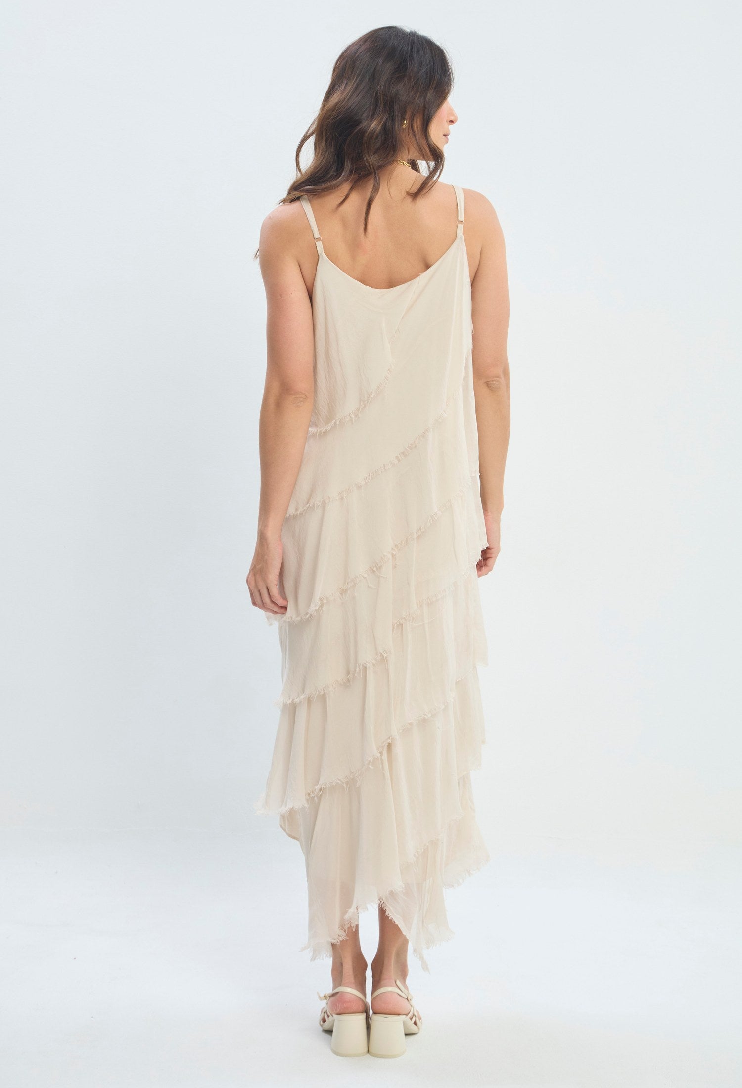 Vestido Largo Capas y Tirantes beige arena BYBLA