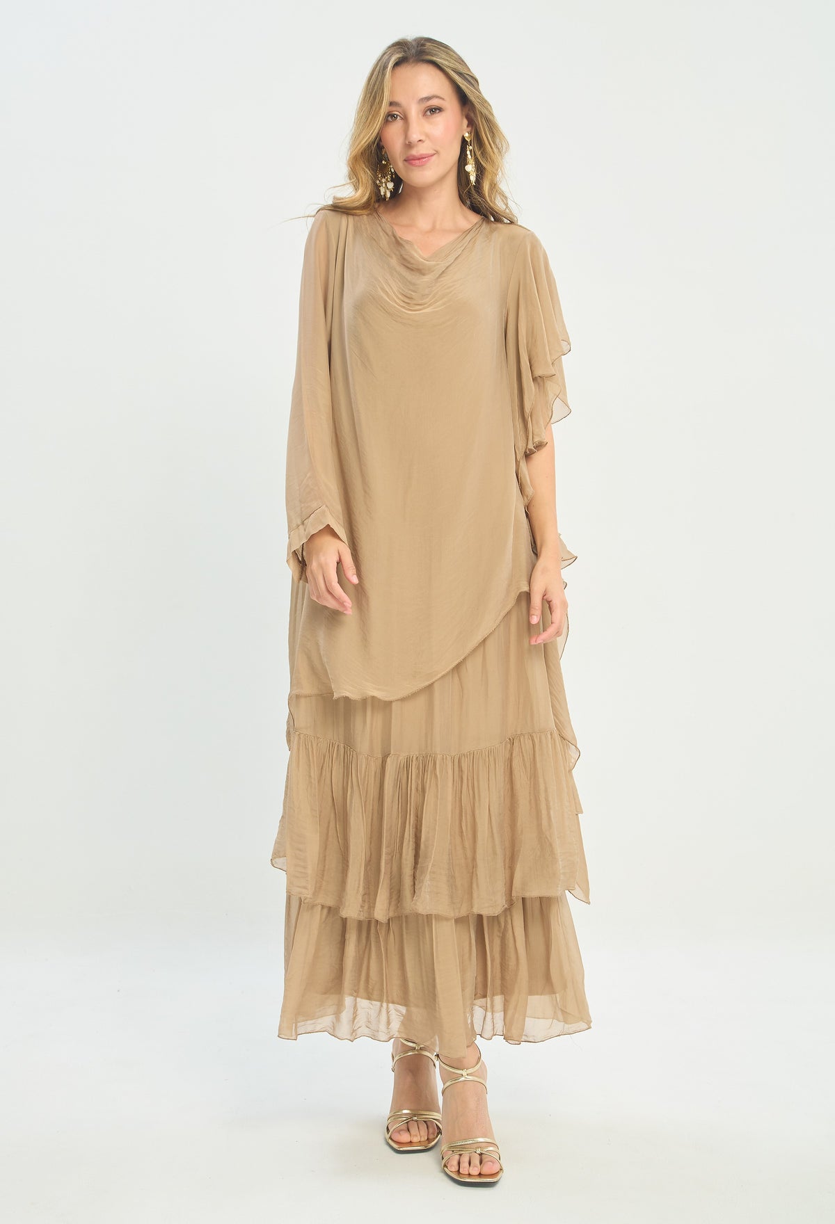Vestido Largo Cuello Drapeado Volantes Camel BYBLA