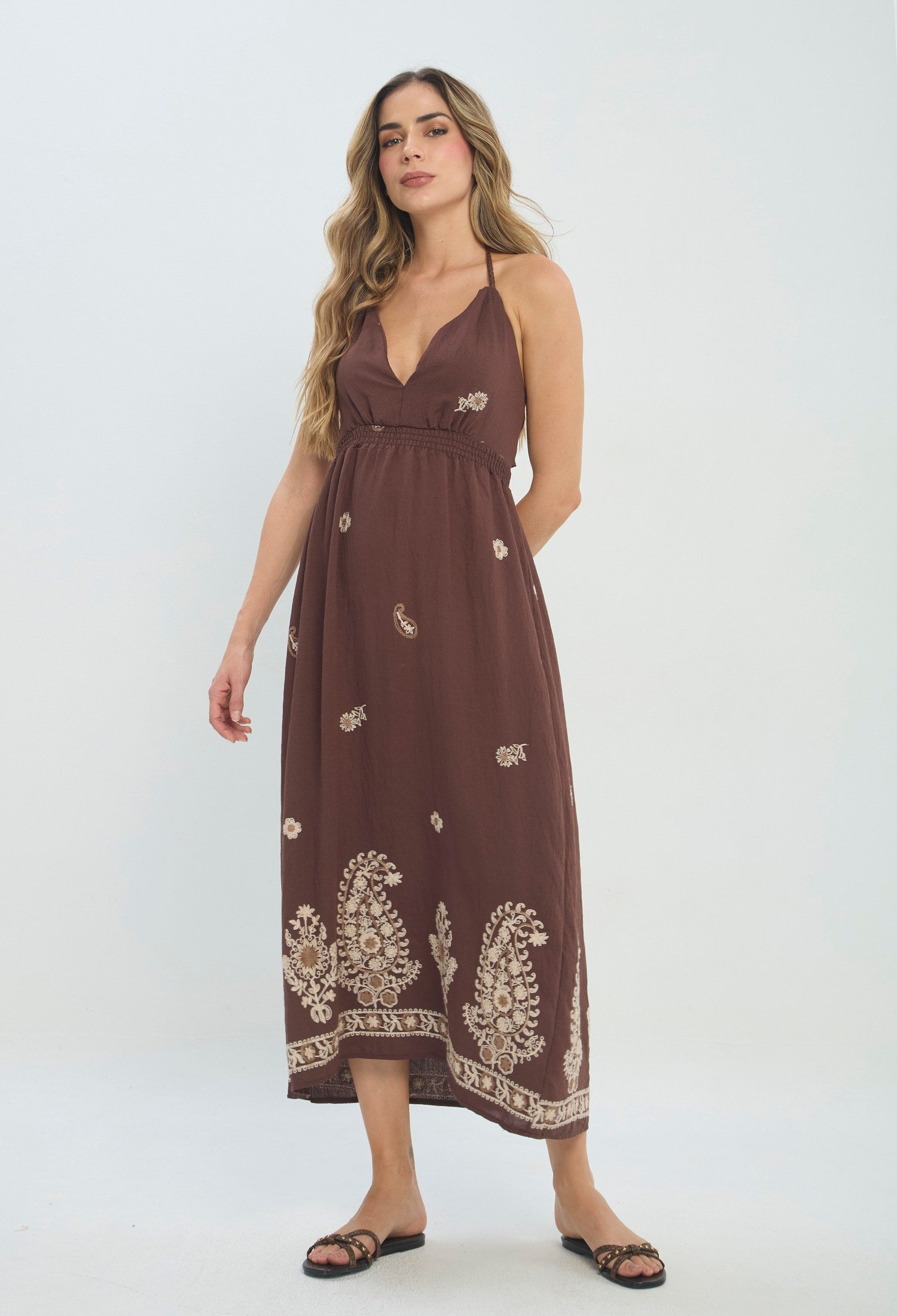 Vestido largo marrón con escote en V y estampado cachemira - vista 2
