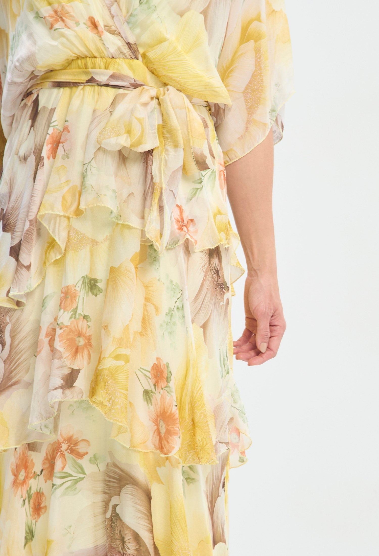 Vestido Largo Floral Cruzado amarillo mantequilla BYBLA - vista 6