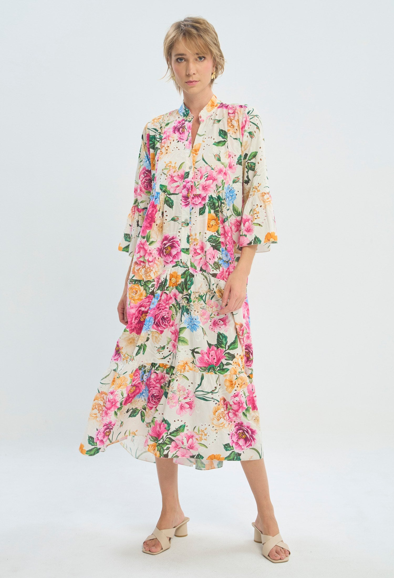 Vestido largo floral con rosas y ojalillo bordado BYBLA