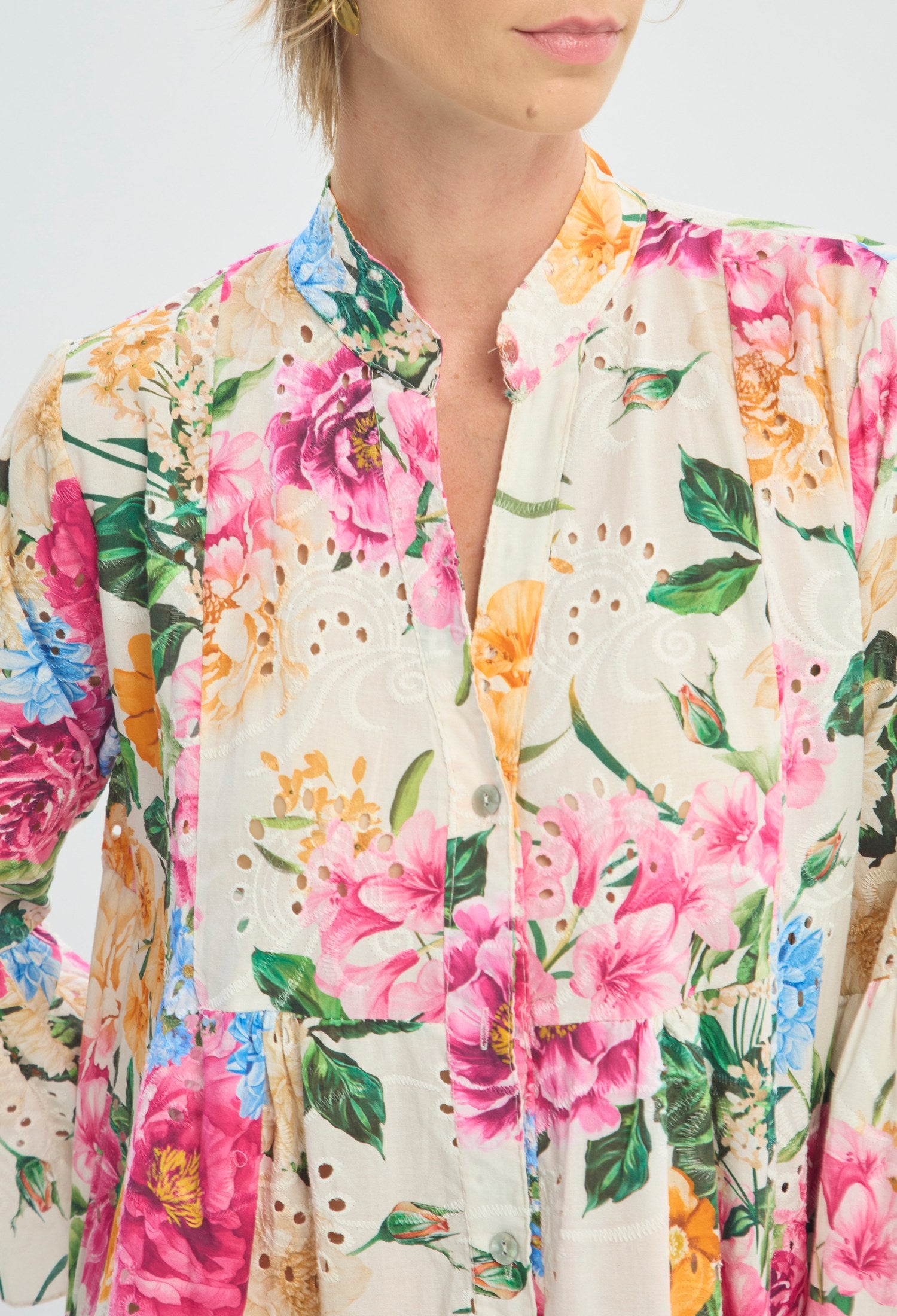 Vestido largo floral con rosas y ojalillo bordado BYBLA - vista 4