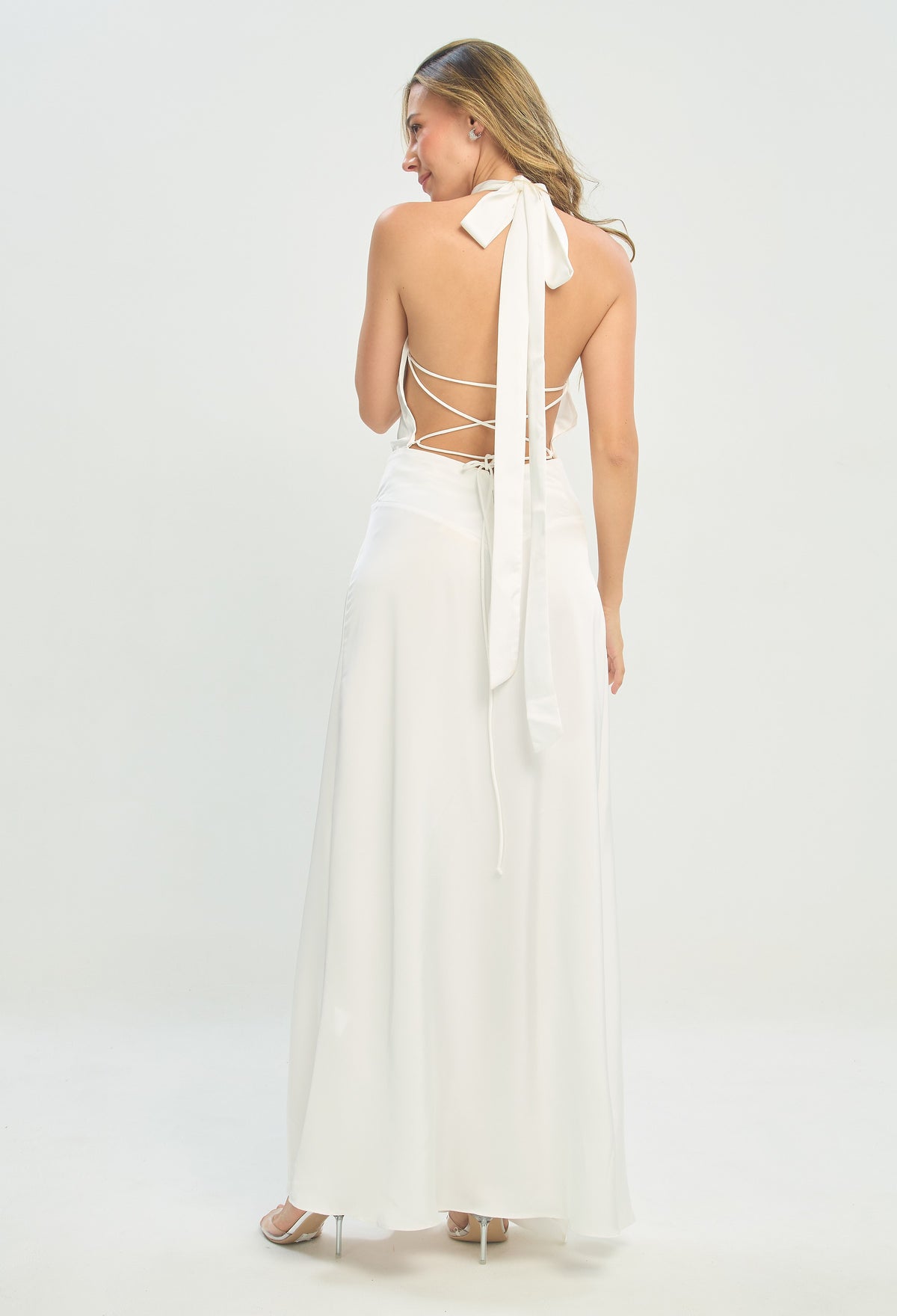 Vestido Largo Halter Abertura con Volante Blanco BYBLA - vista 3