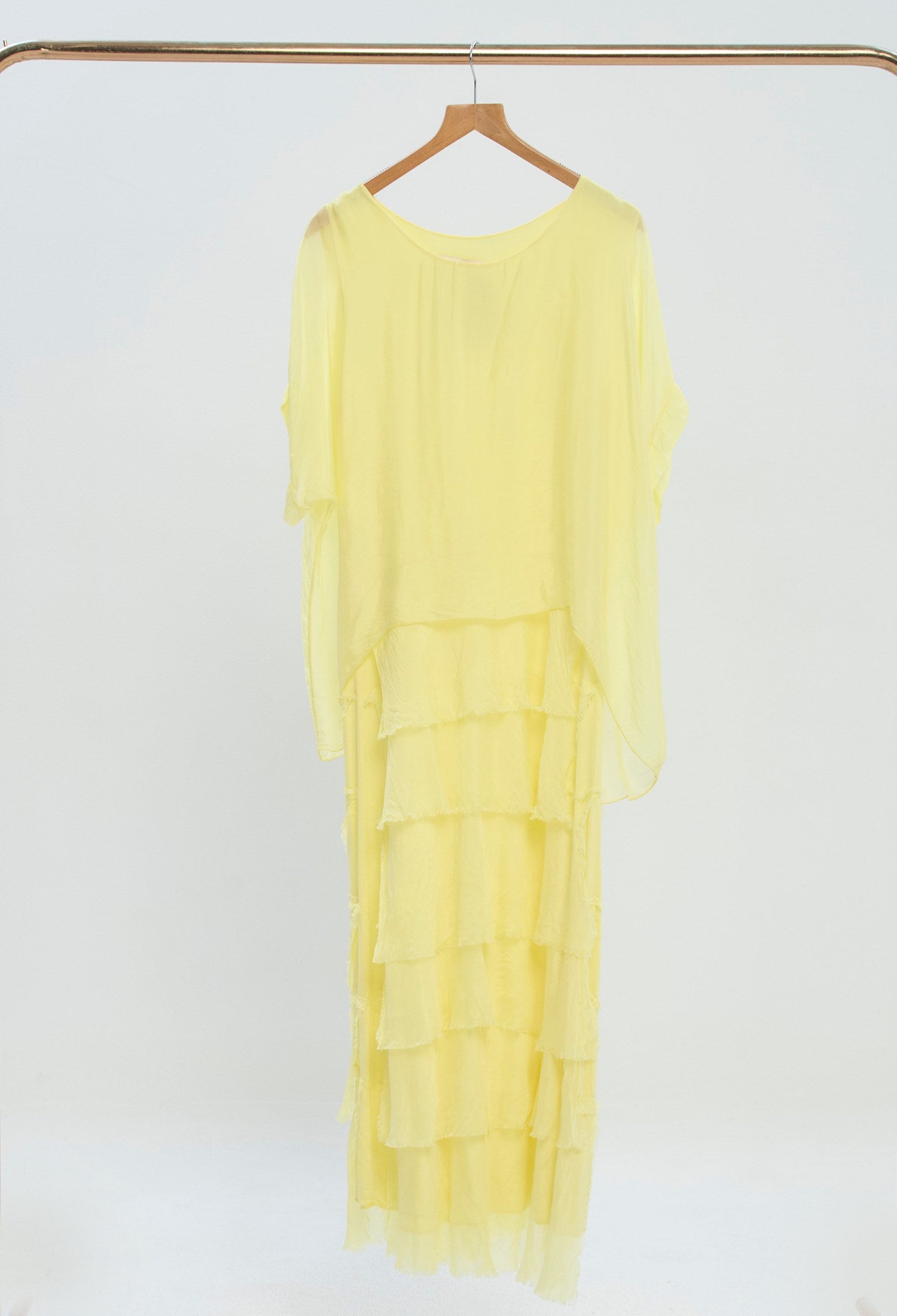 Vestido Largo Kaftán Satinado amarillo pastel BYBLA