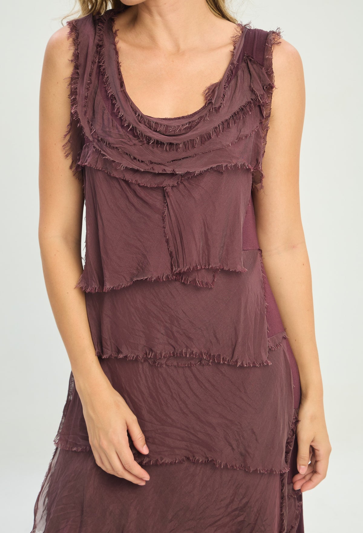 Vestido Largo Volantes Deshilachados Uva BYBLA - vista 4