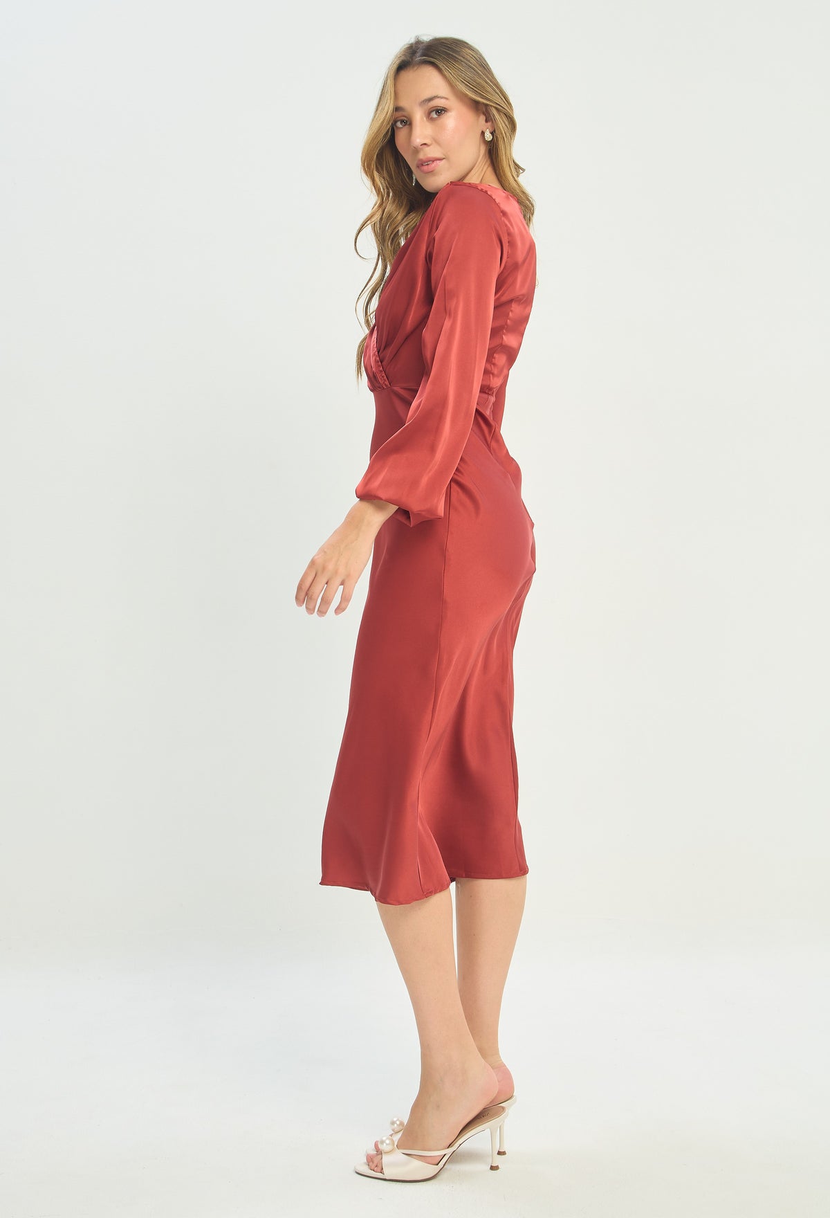 Vestido Midi Cruzado Manga Larga Terracota BYBLA - vista 2