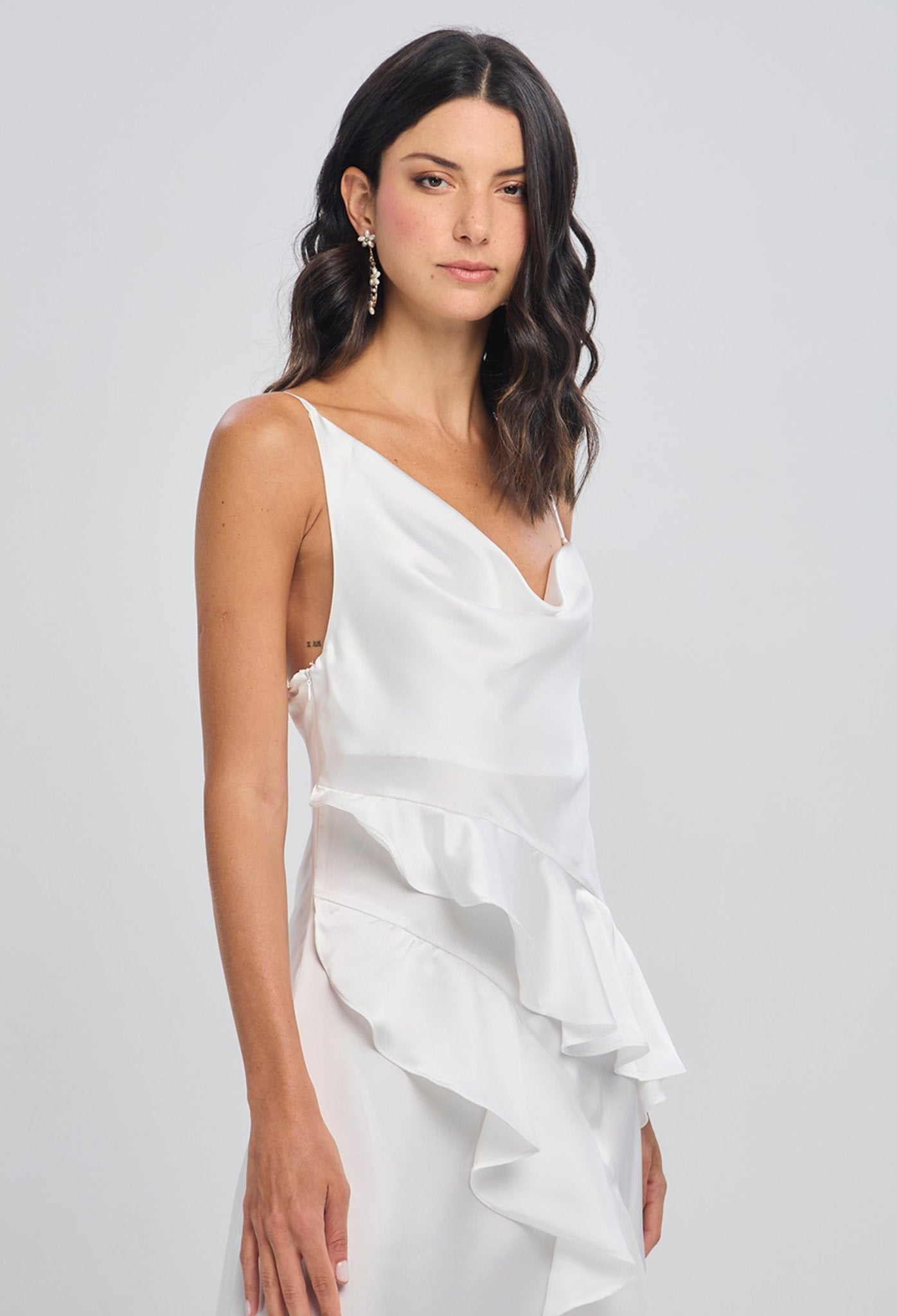 Vestido largo satinado con volantes asimetricos en cascada escote drapeado cowl tirantes para mujer