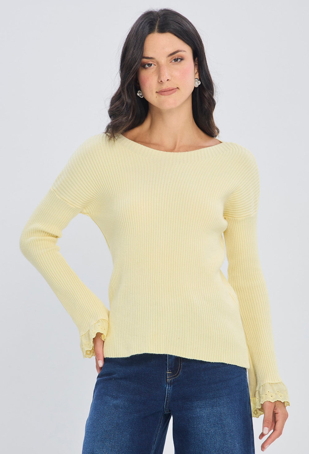 Buzo tejido acanalado amarillo pastel manga larga con detalle de encaje en puños cuello bote en viscosa para mujer