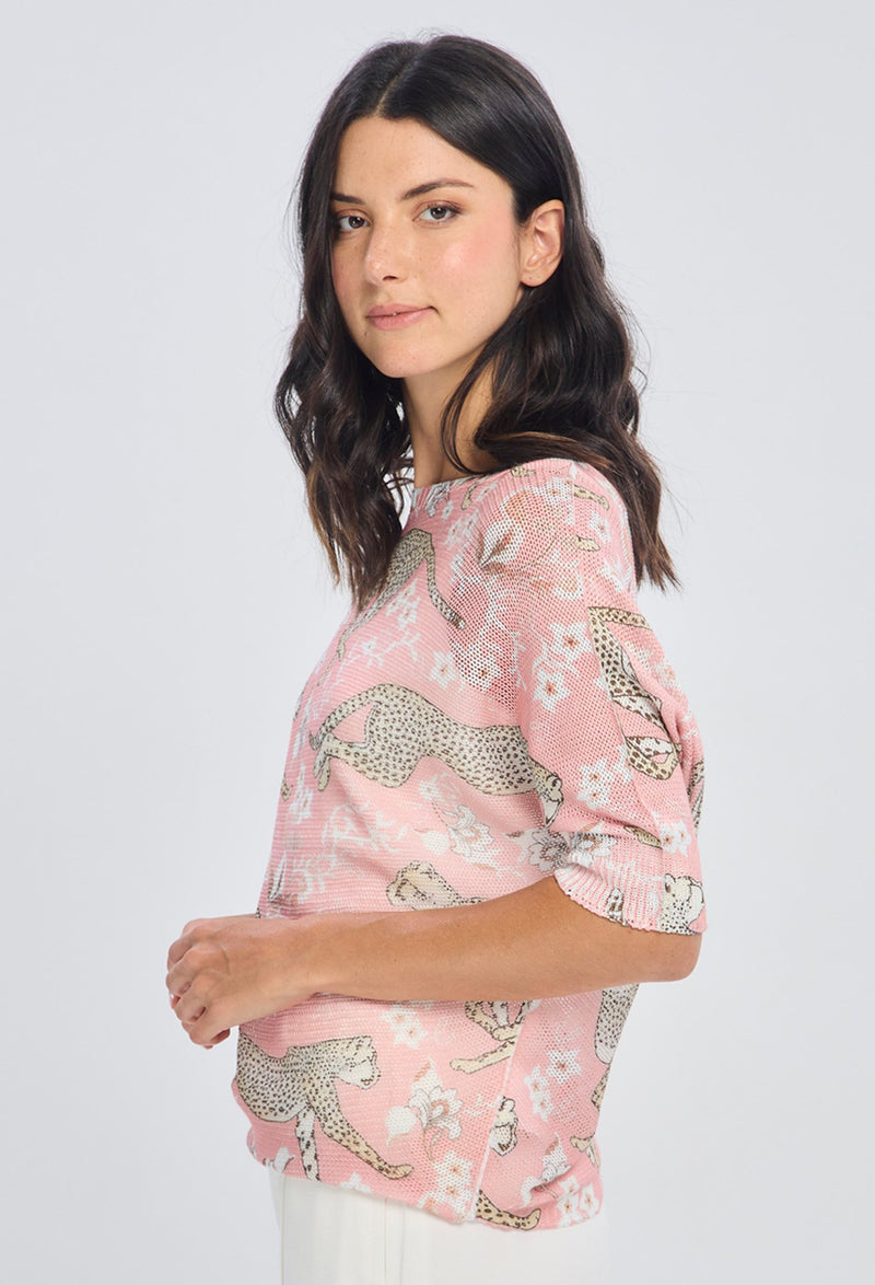 Blusa manga tres cuartos estampado leopardo con flores fondo rosa silueta relajada cuello bote para mujer - vista 2