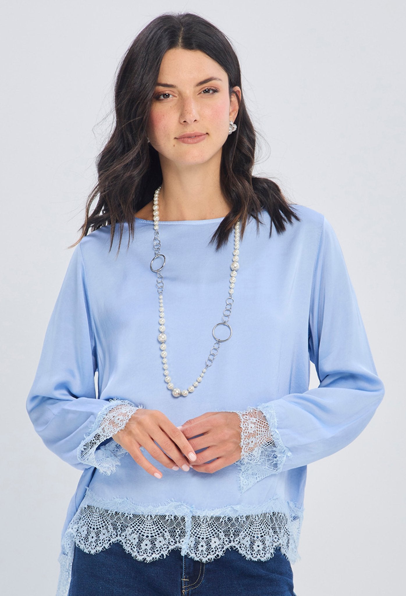 Blusa celeste manga larga con detalles de encaje en viscosa para mujer BYBLA