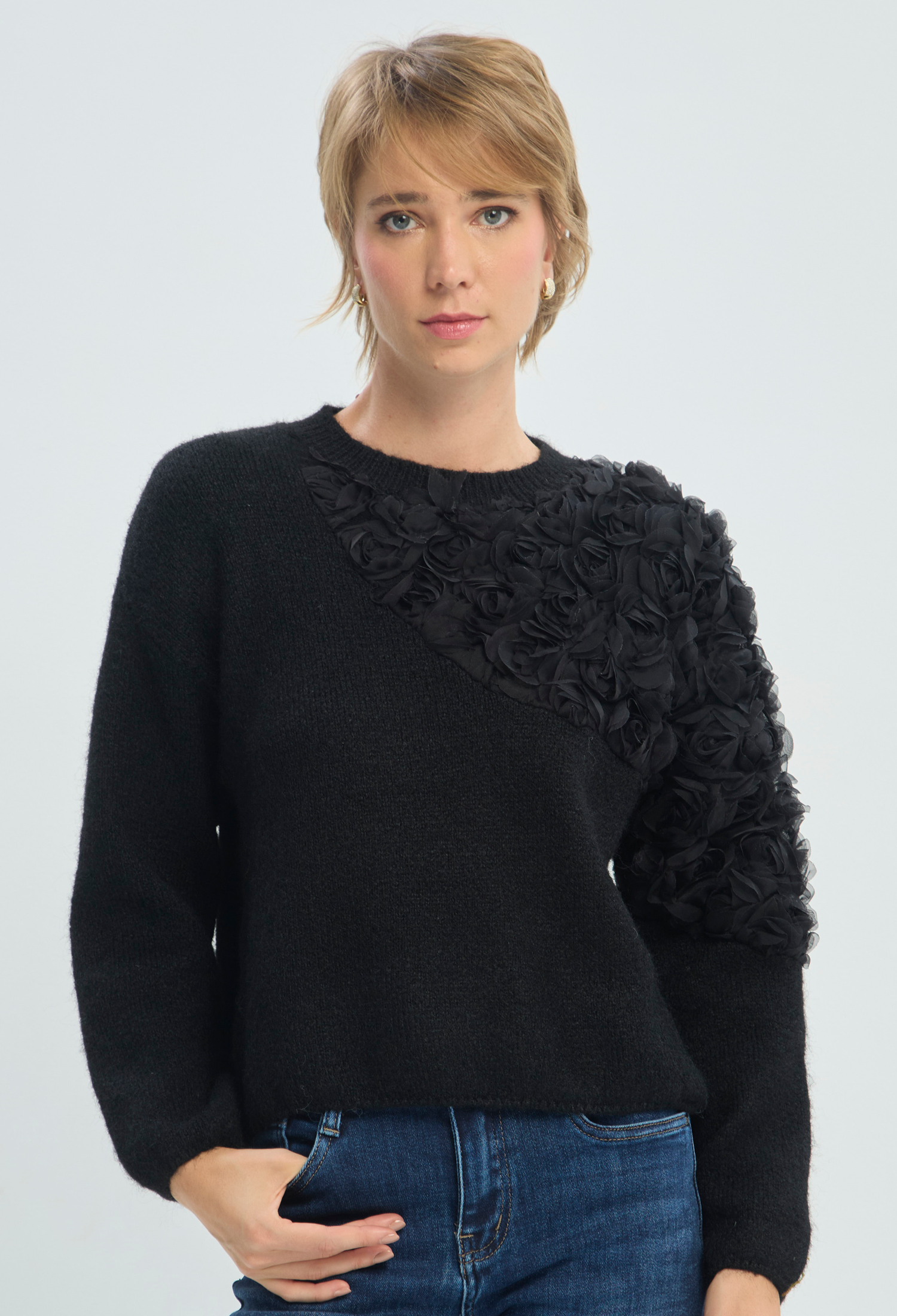 Blusa Manga Larga Negra Tejida BYBLA