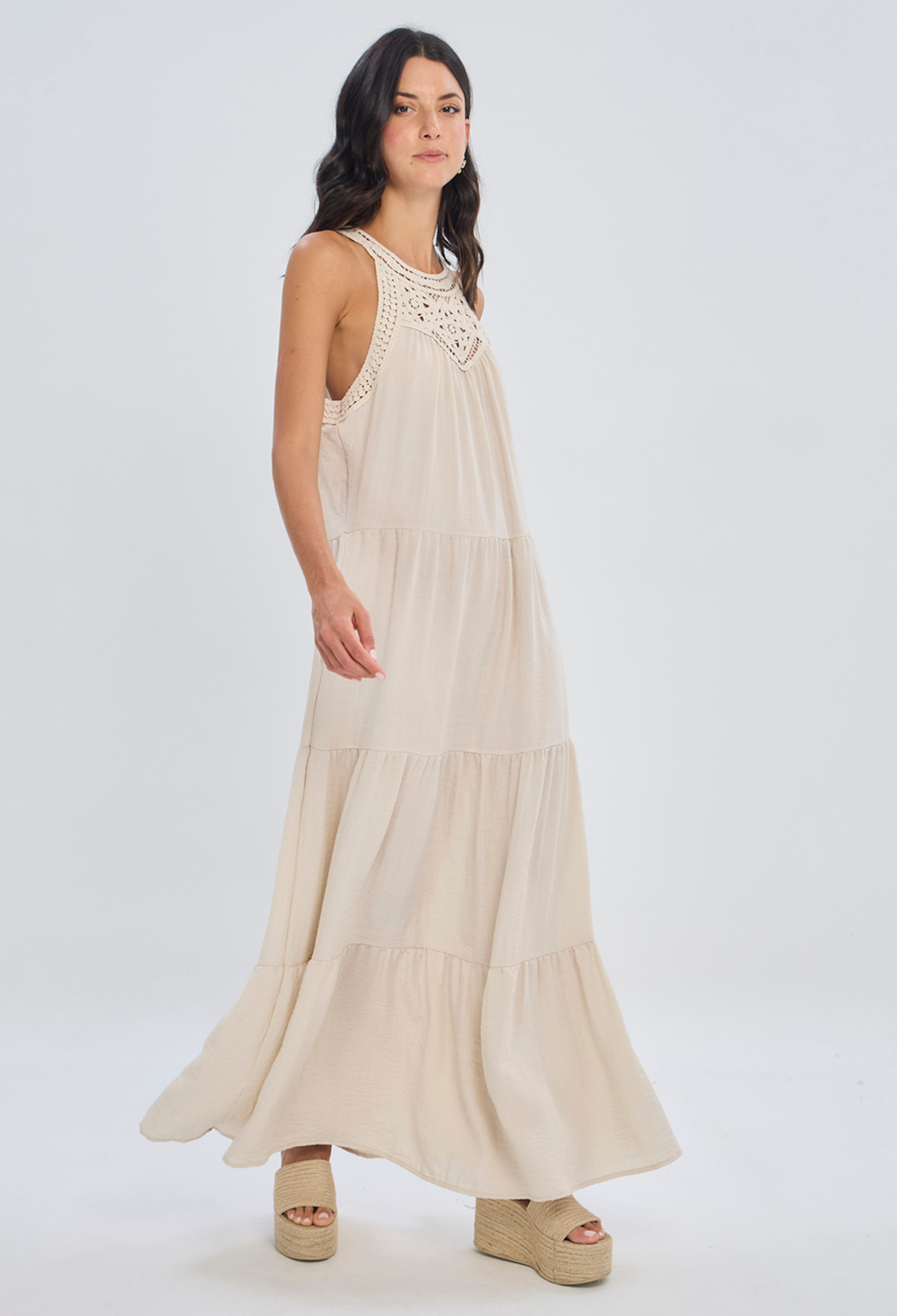 Vestido largo beige fluido en viscosa escote V para mujer elegante