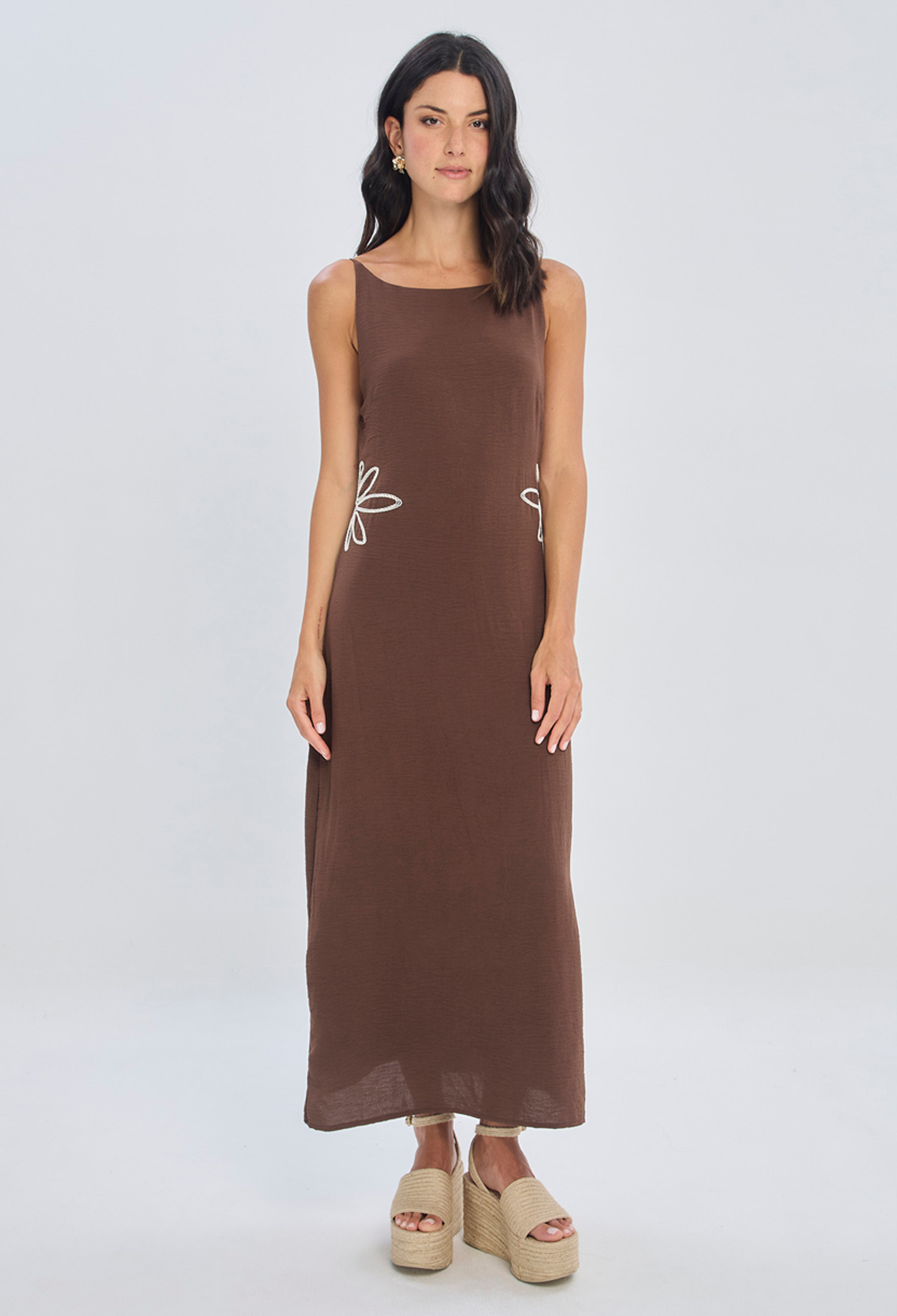 Vestido largo café satinado con forro completo en poliéster para mujer