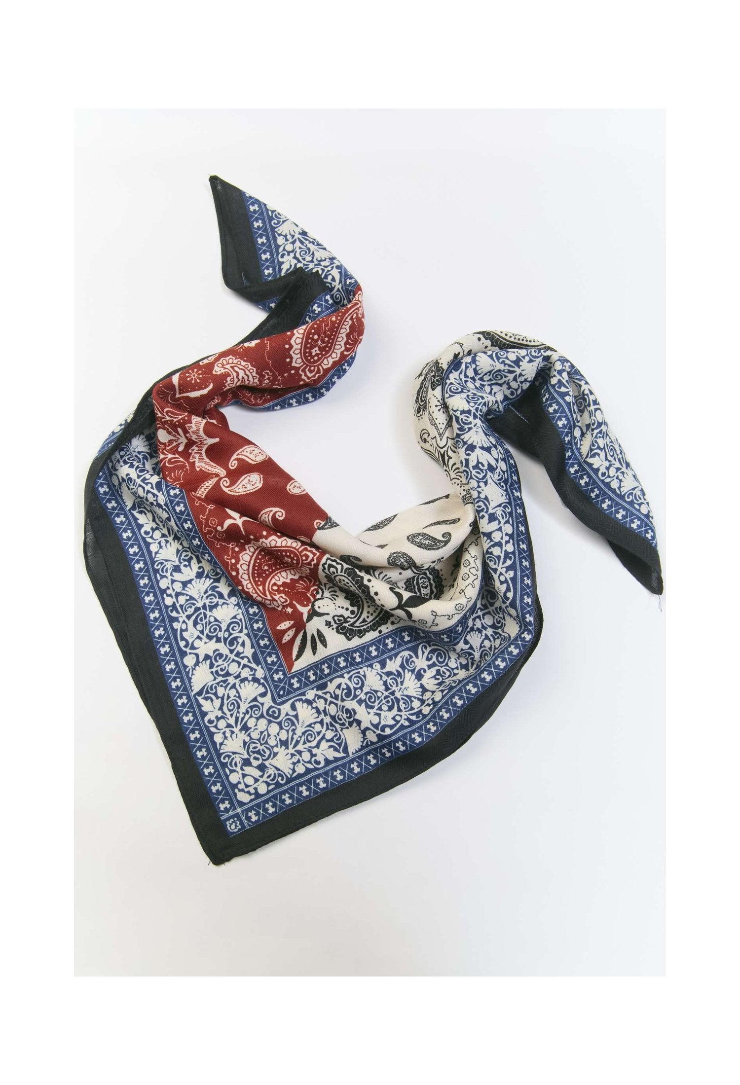 Pañoleta multiuso en viscosa con estampado multicolor