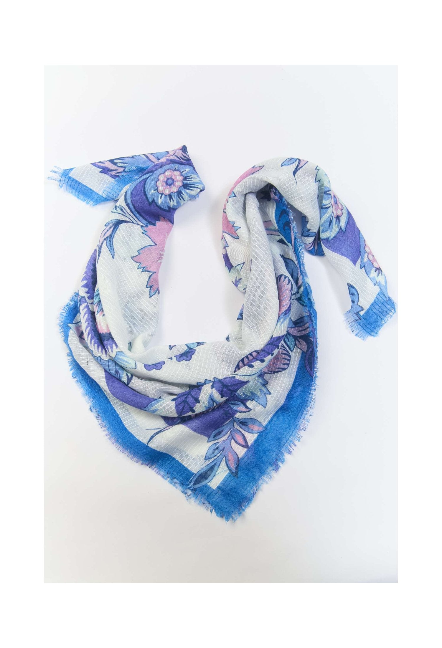 Pañoleta multiuso azul sereno con estampado sutil
