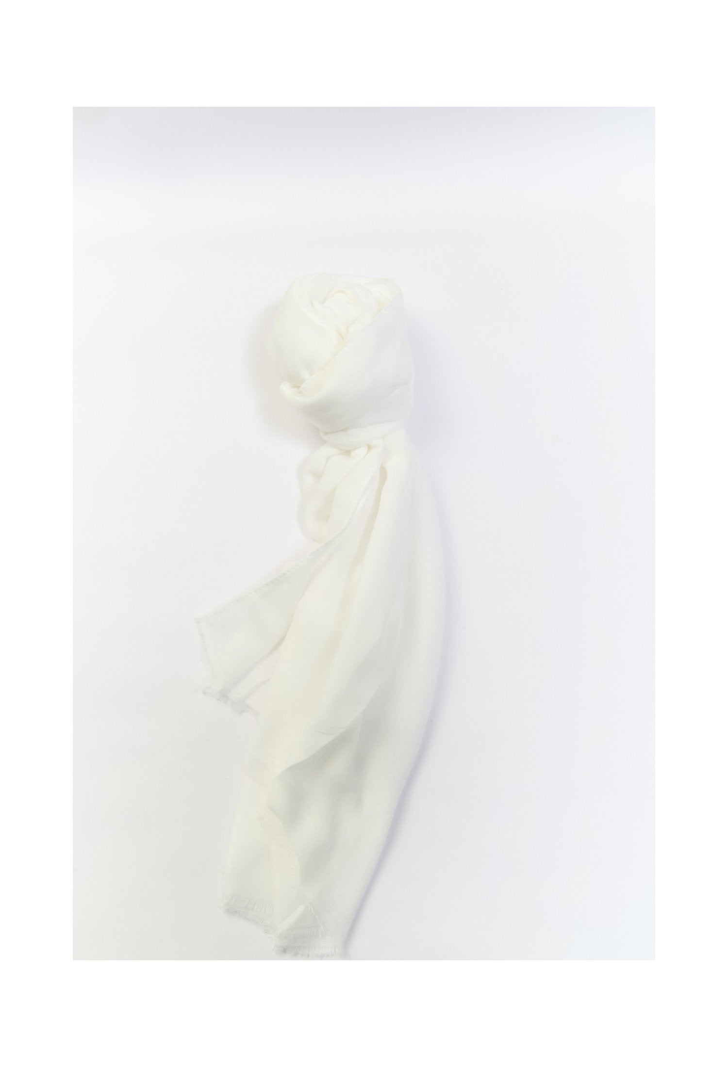 Chalina larga blanca de textura liviana - vista 2