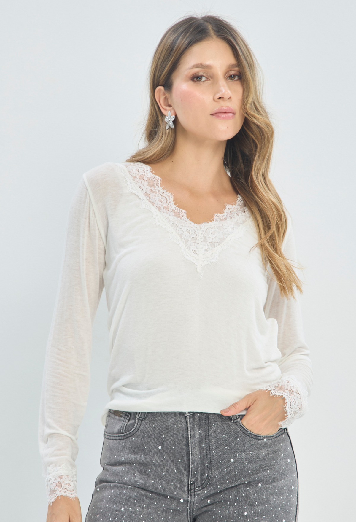 Blusa Manga Larga Blanca con Encaje BYBLA