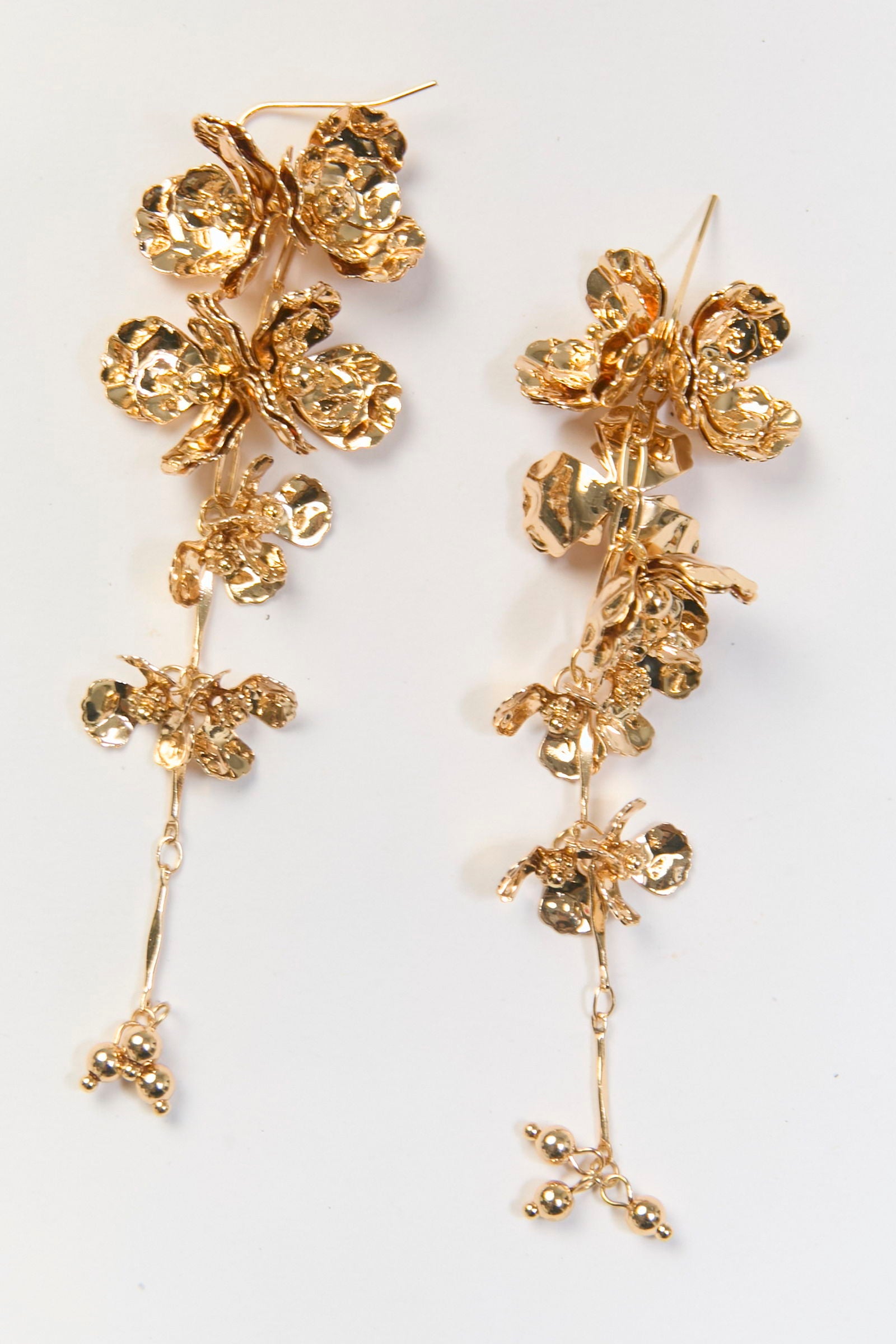 Aretes Colgantes Enredadera Floral Dorados BYBLA