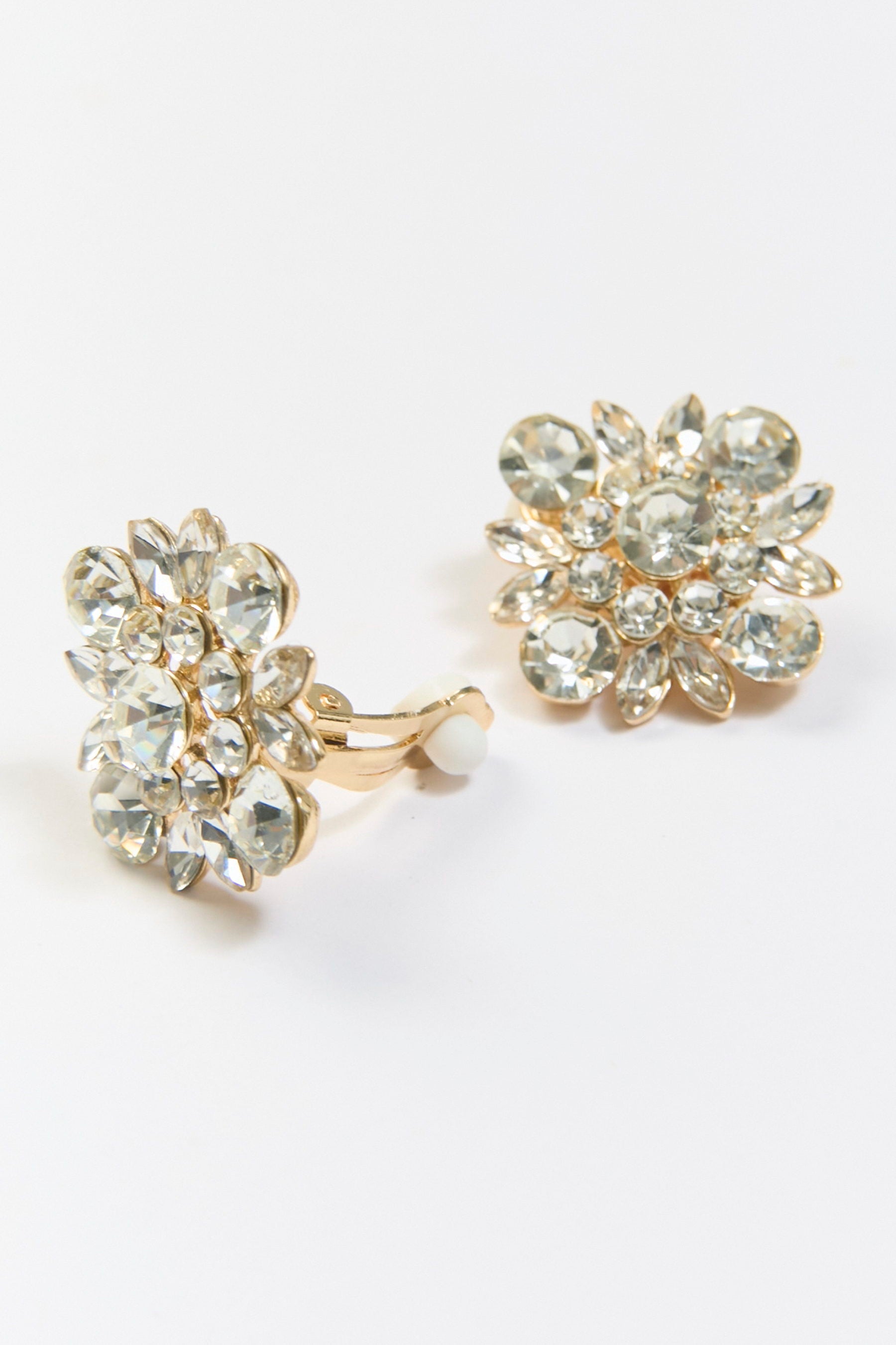 Aretes Clip Piedra Cuadrada Plateados BYBLA