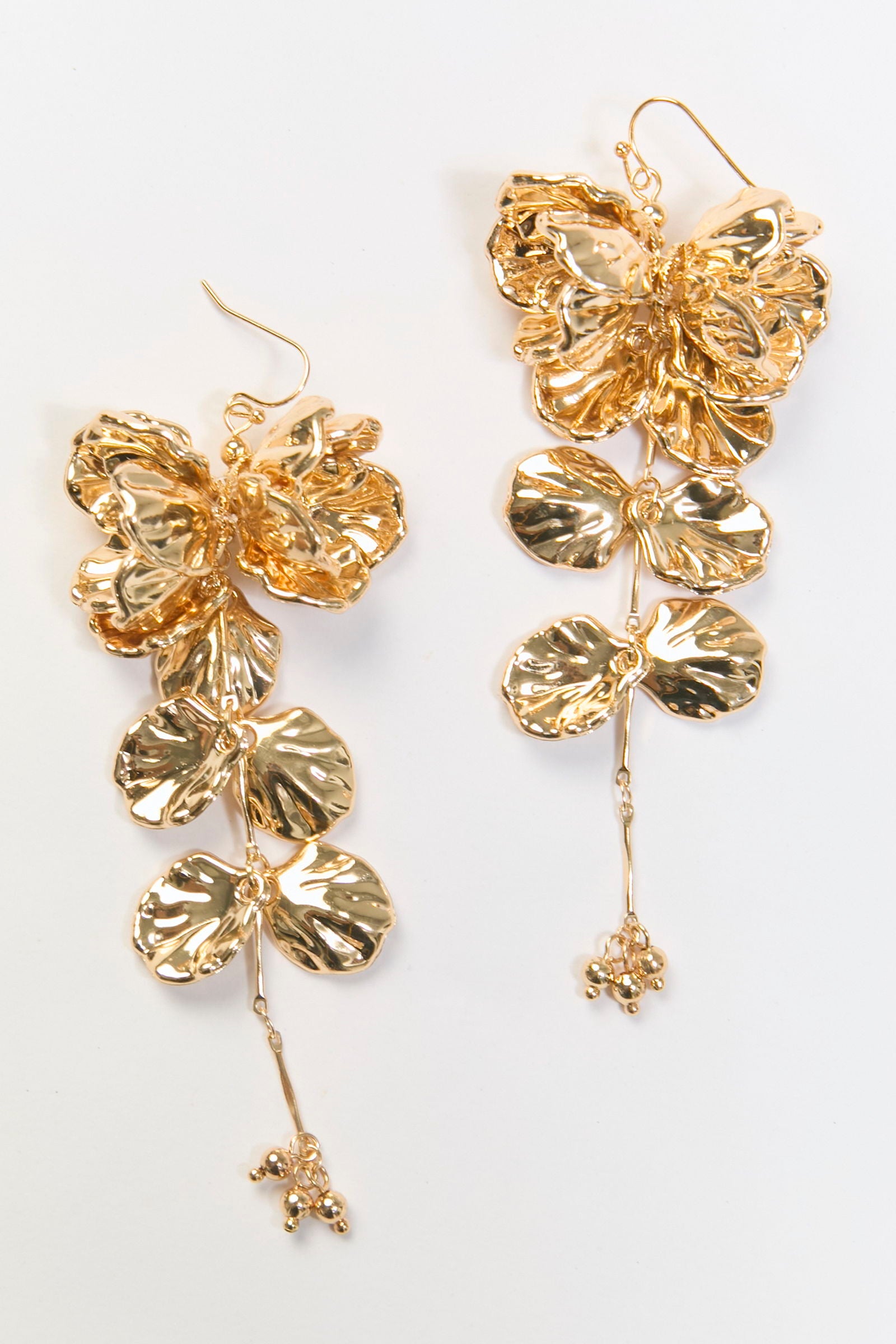 Aretes Colgantes Hoja Floral Dorados BYBLA