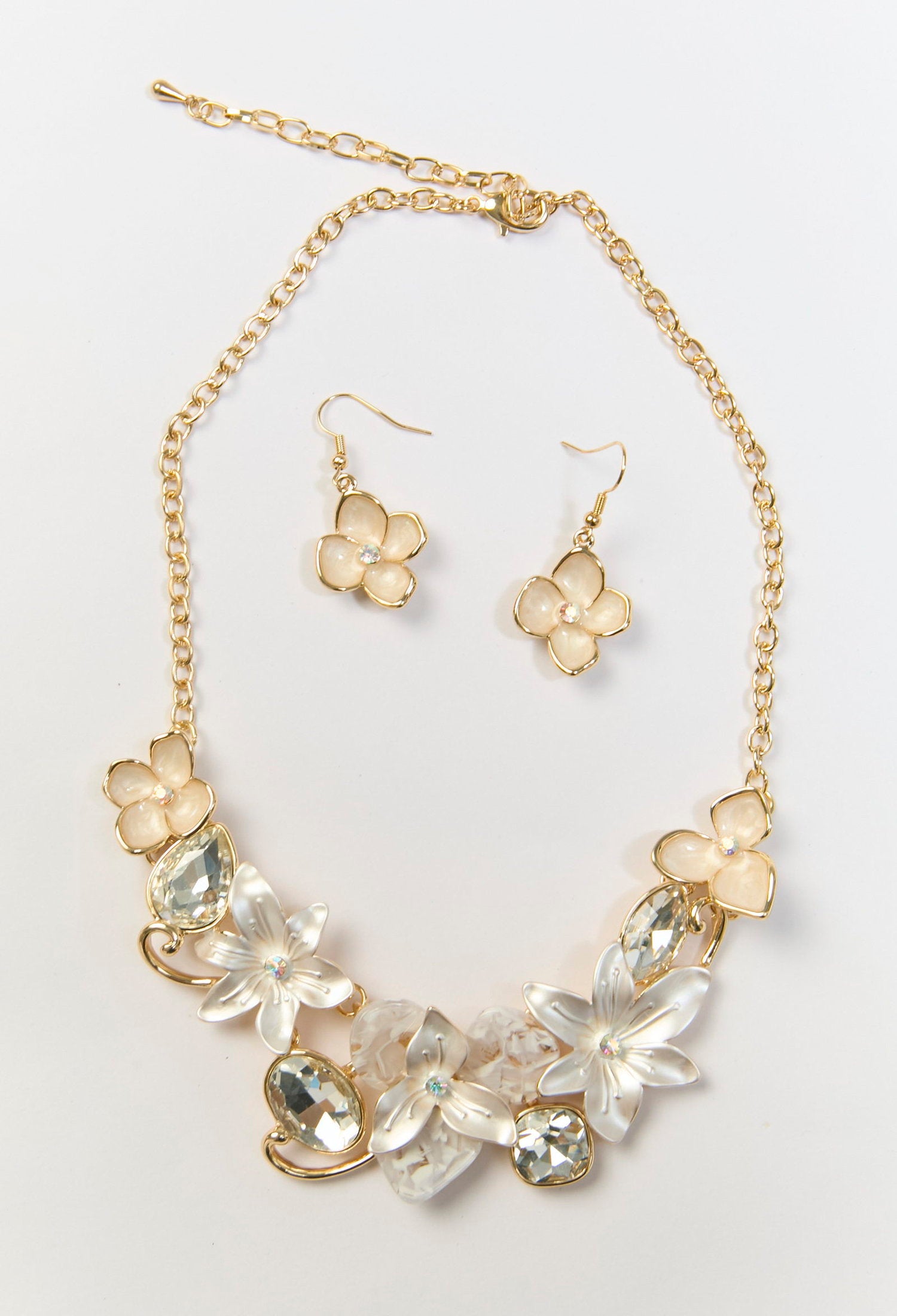Set de collar y aretes blanco con eslabones de flor y cristales decorativos - vista 2