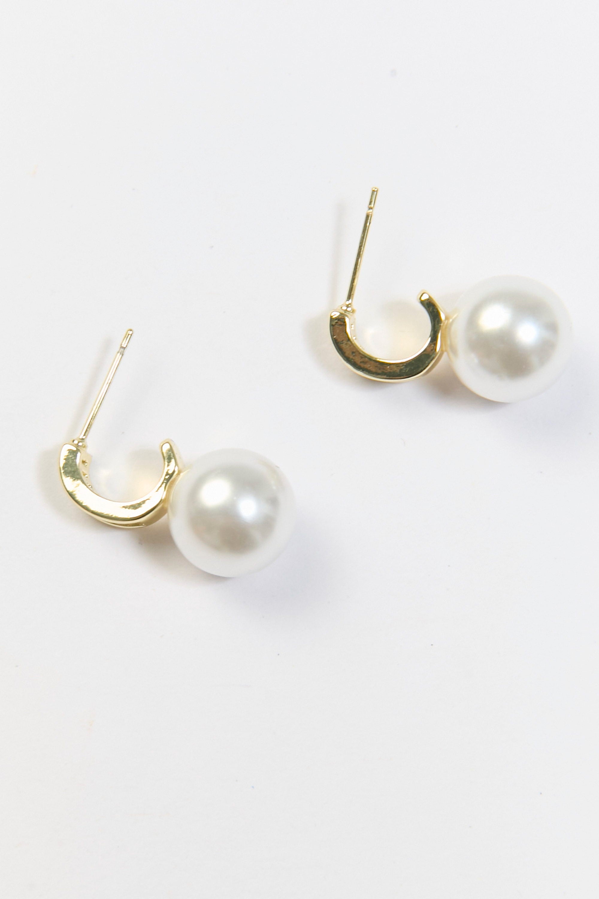 Aretes Baguette CZ con Perla Dorados BYBLA