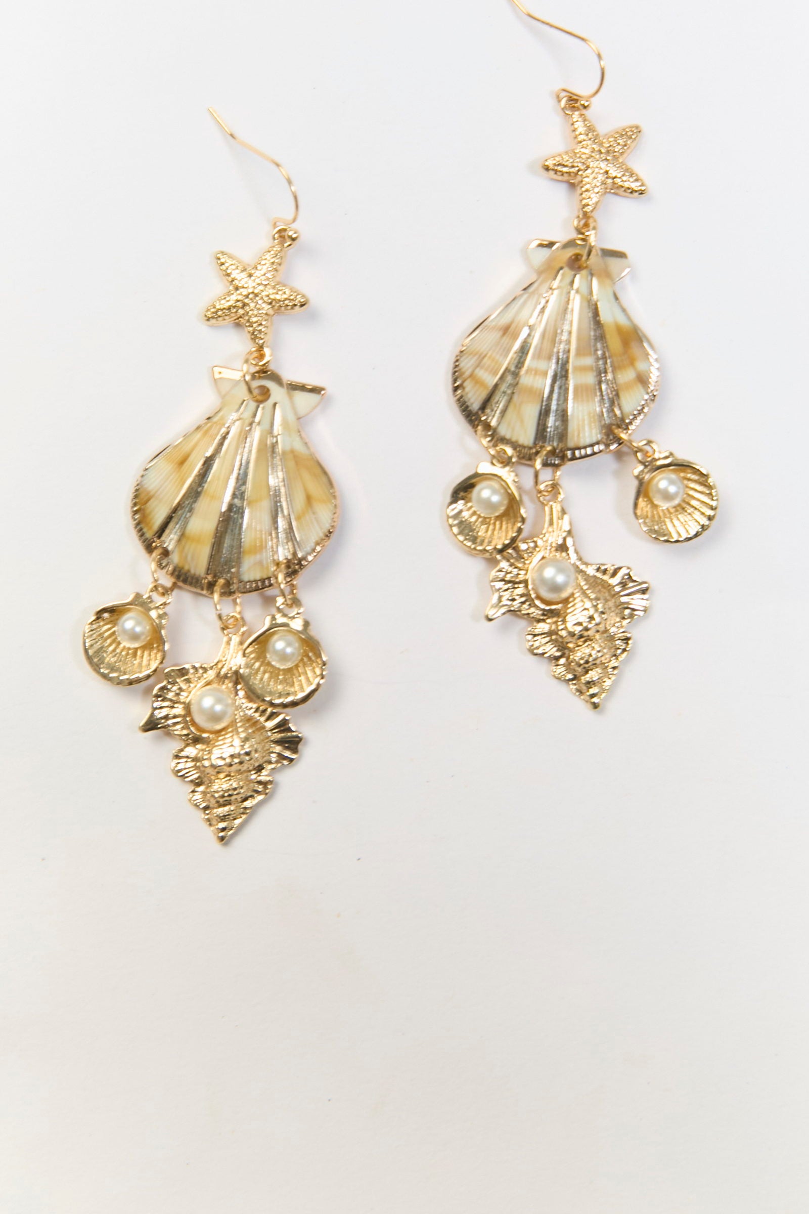 Aretes Colgantes Estrella Concha Perla Dorados BYBLA