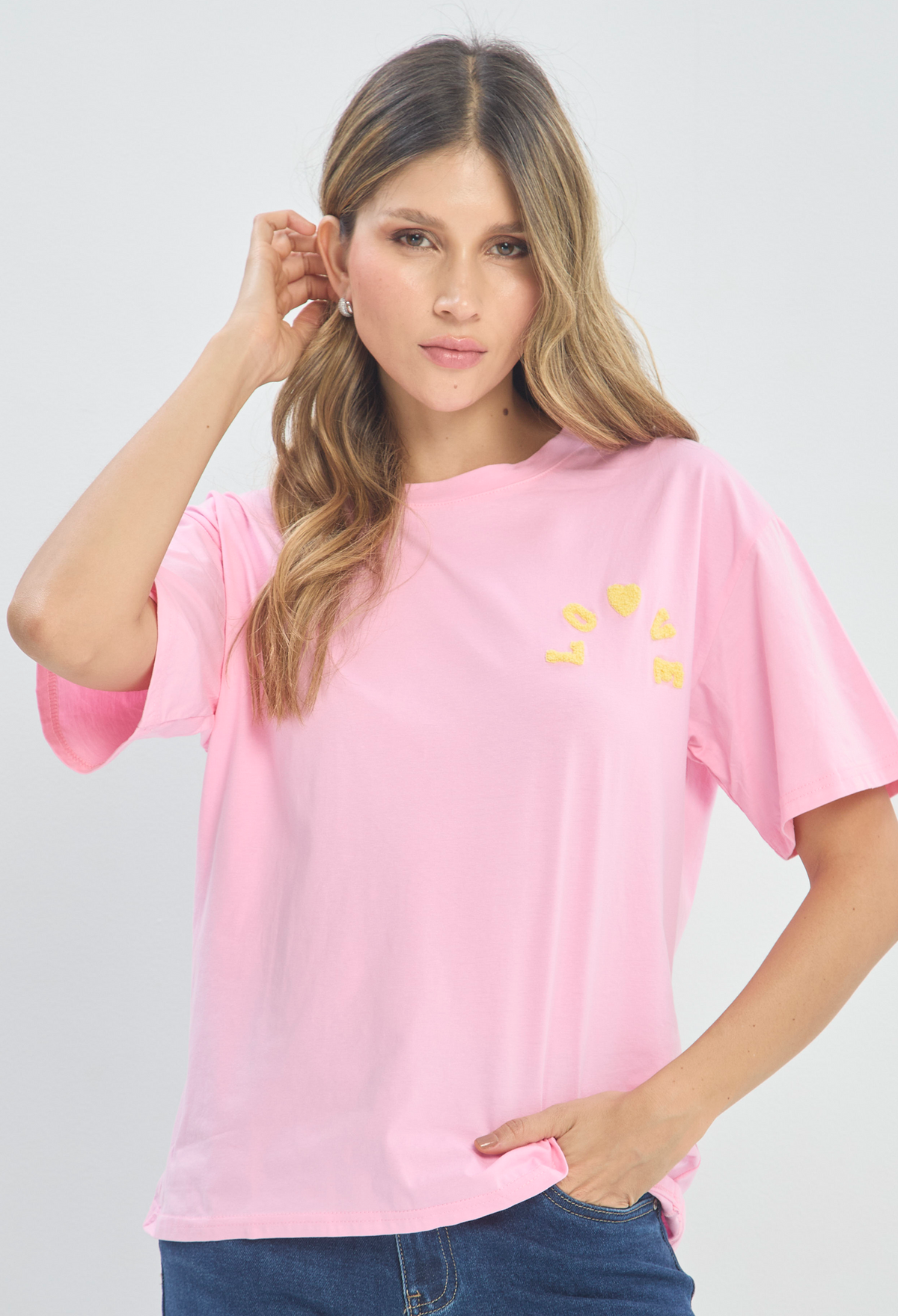 Camiseta Rosada con Bordado Love BYBLA