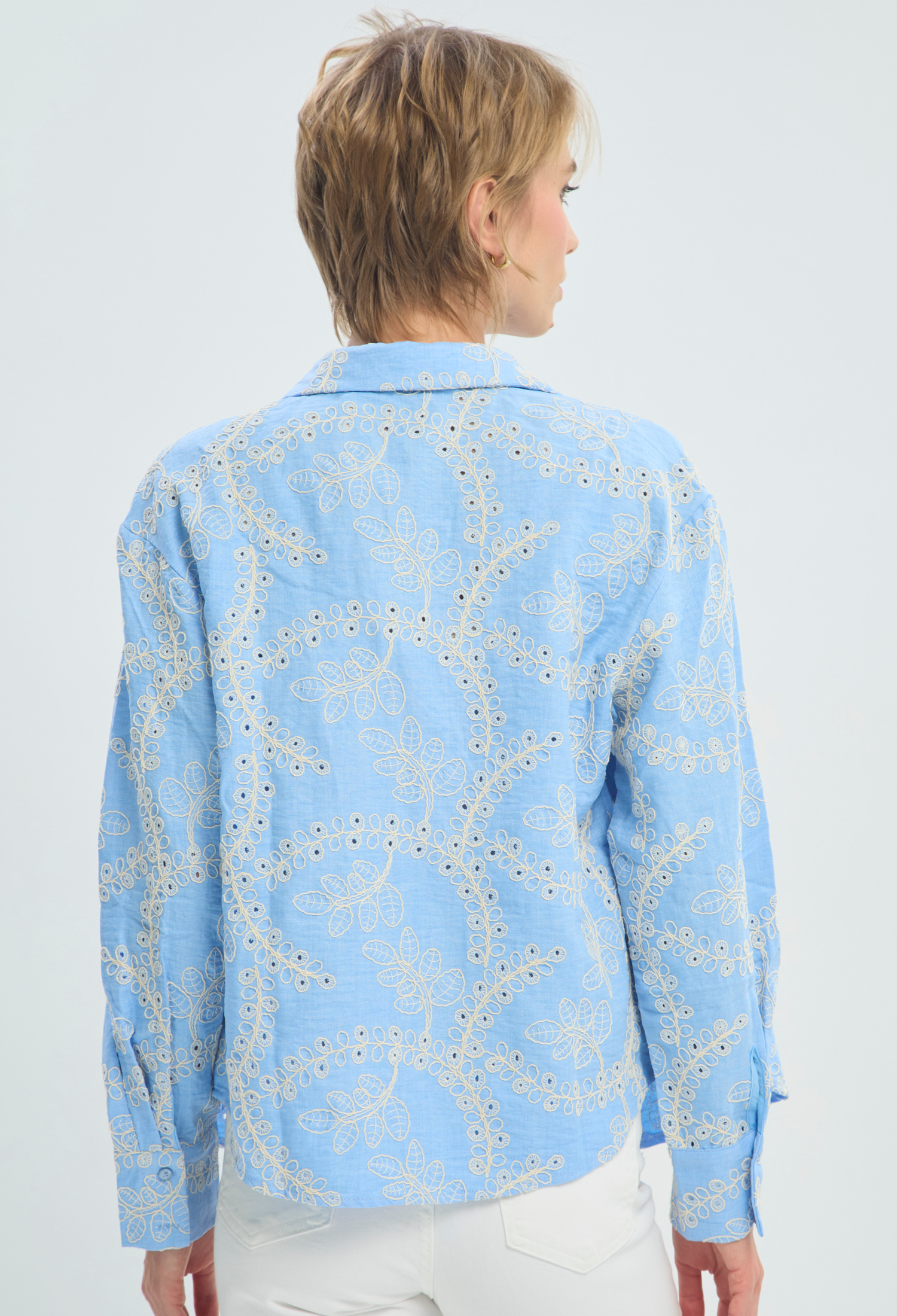 Blusa Manga Larga Azul Bordada BYBLA - vista 3