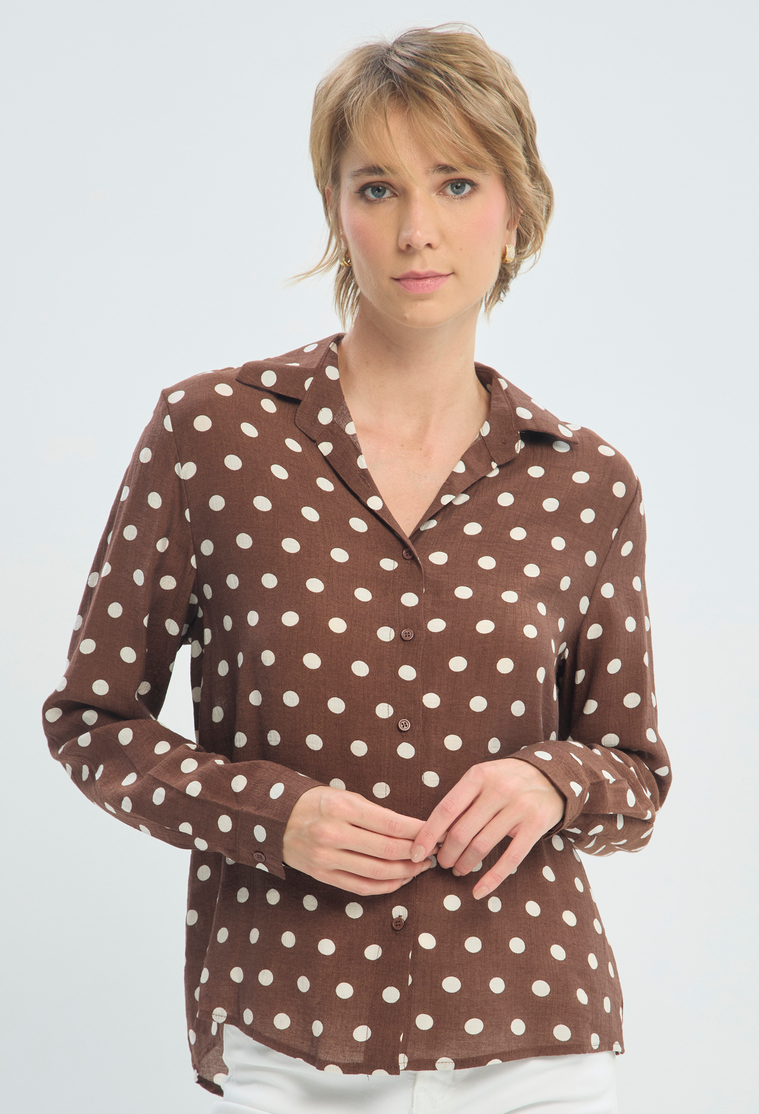 Blusa Manga Larga Marrón Lunares BYBLA - vista 2