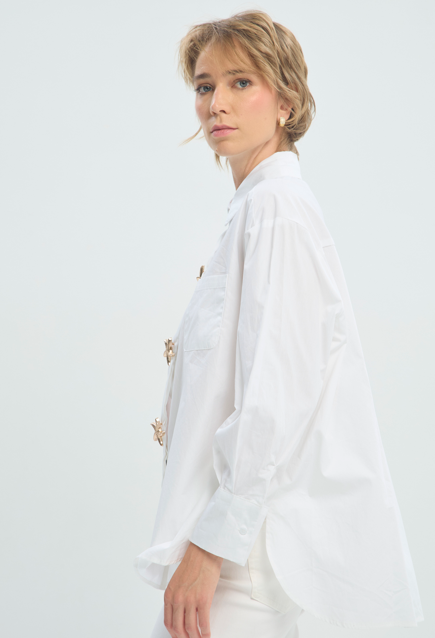 Blusa Manga Larga Blanca Botones Estrella BYBLA - vista 4