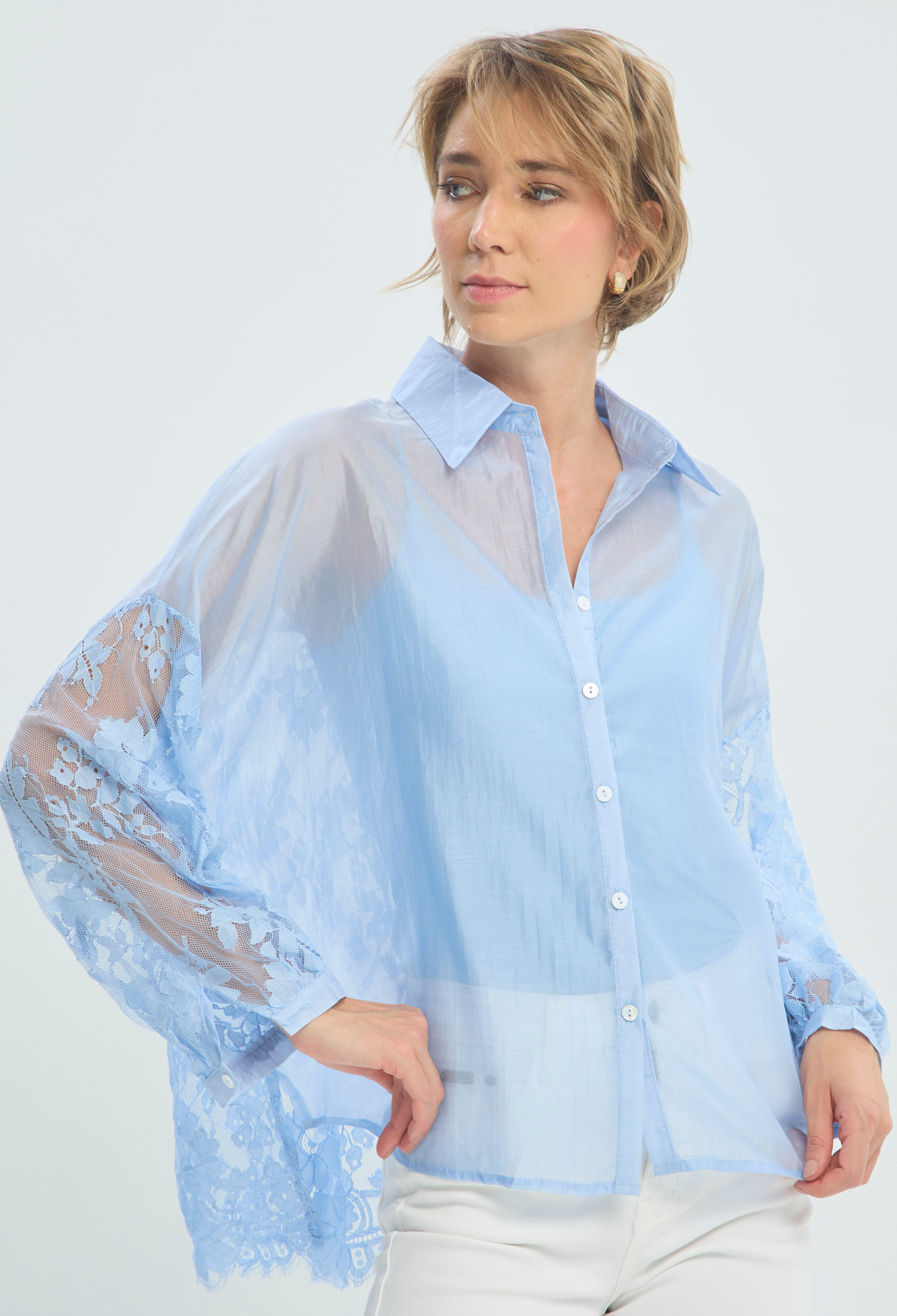 Blusa Manga Larga Azul Transparente con Encaje BYBLA - vista 2