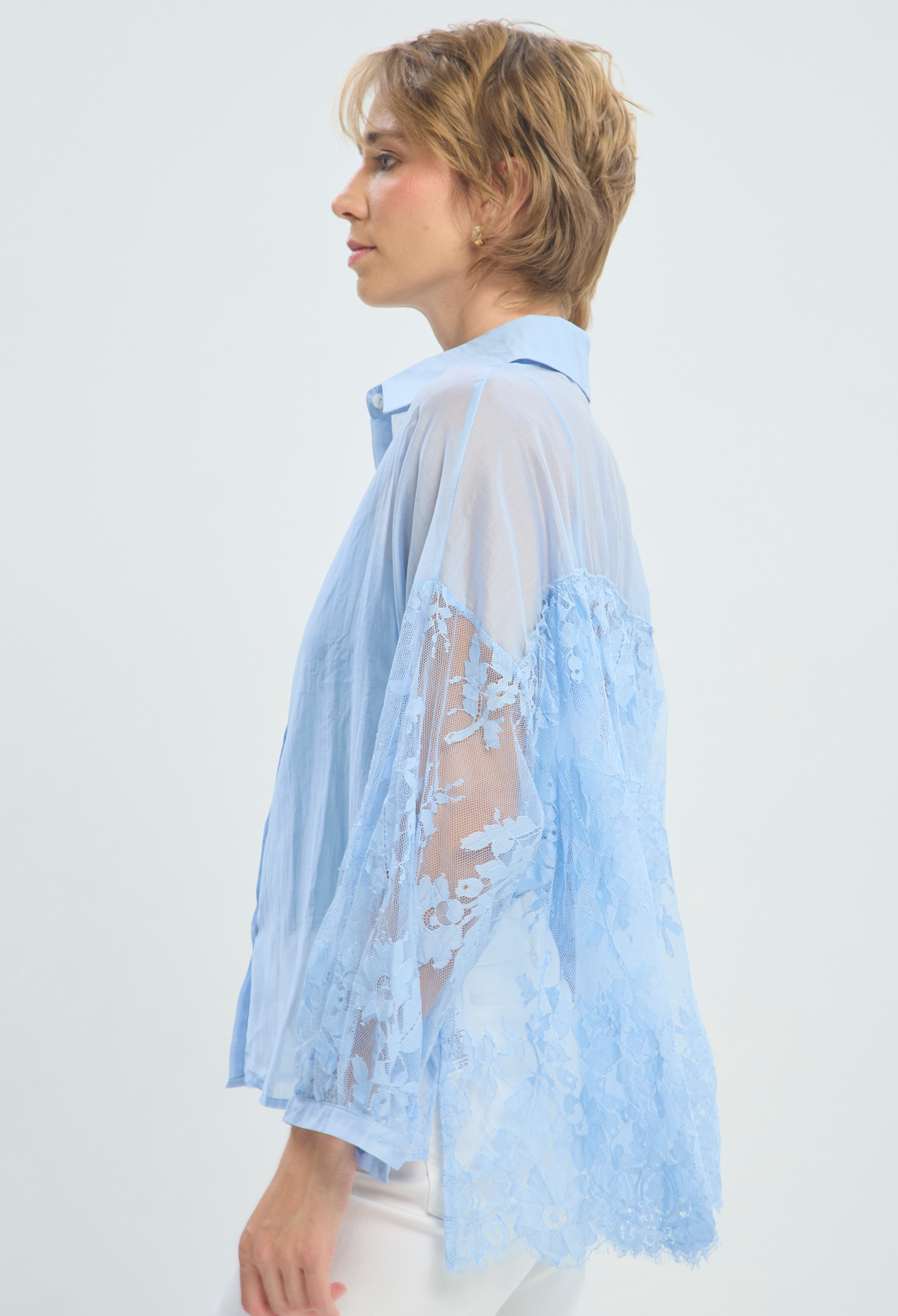 Blusa Manga Larga Azul Transparente con Encaje BYBLA - vista 3