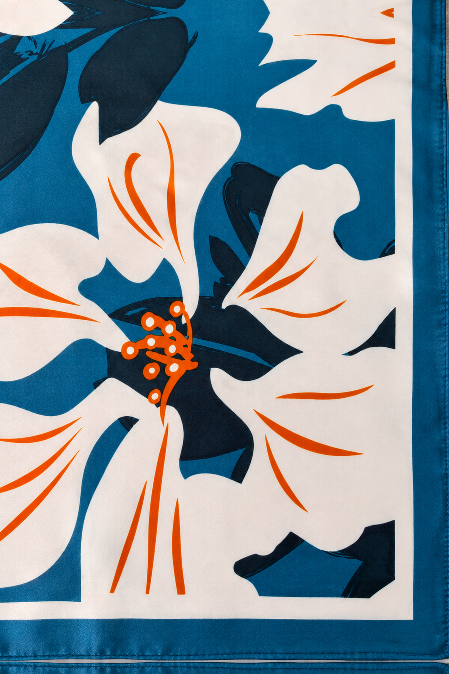 Chalina satinada con flores maxi en marfil y acentos naranja - Azules